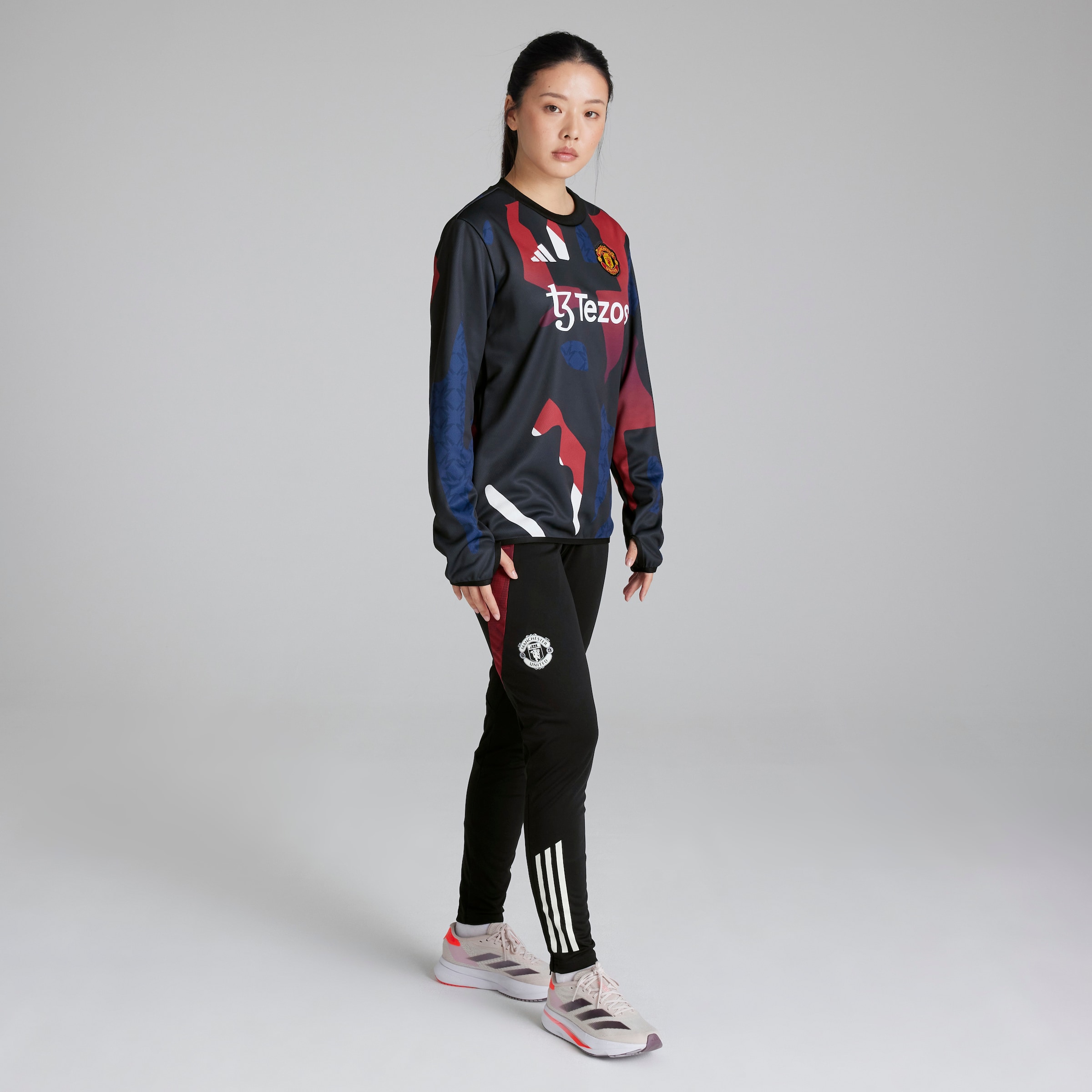 Manchester United Womens Pre-Match Warm Top Black Black Detail [3-5]