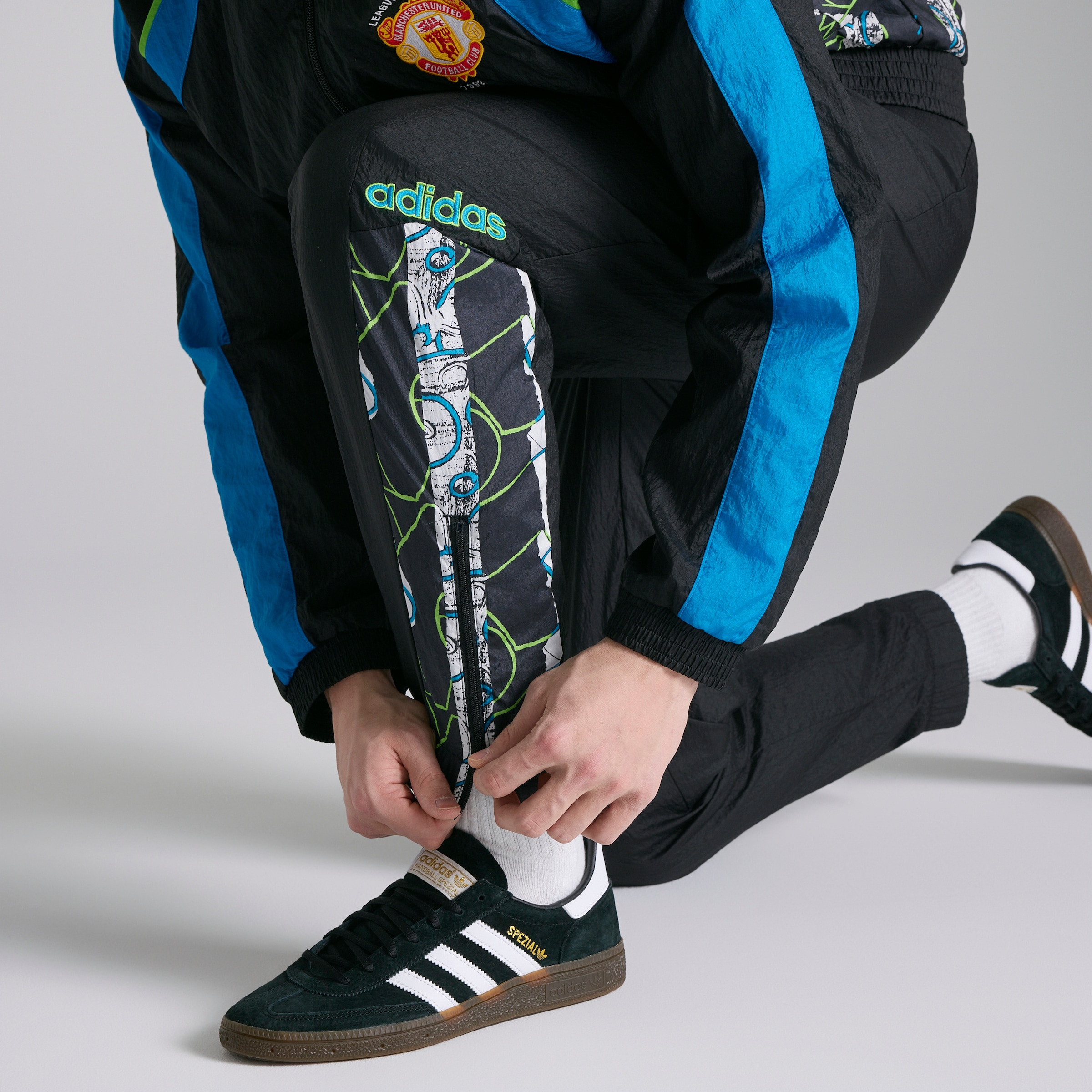 Manchester United x adidas Bringback 90/92 Track Pants Black Black Detail [6-8]