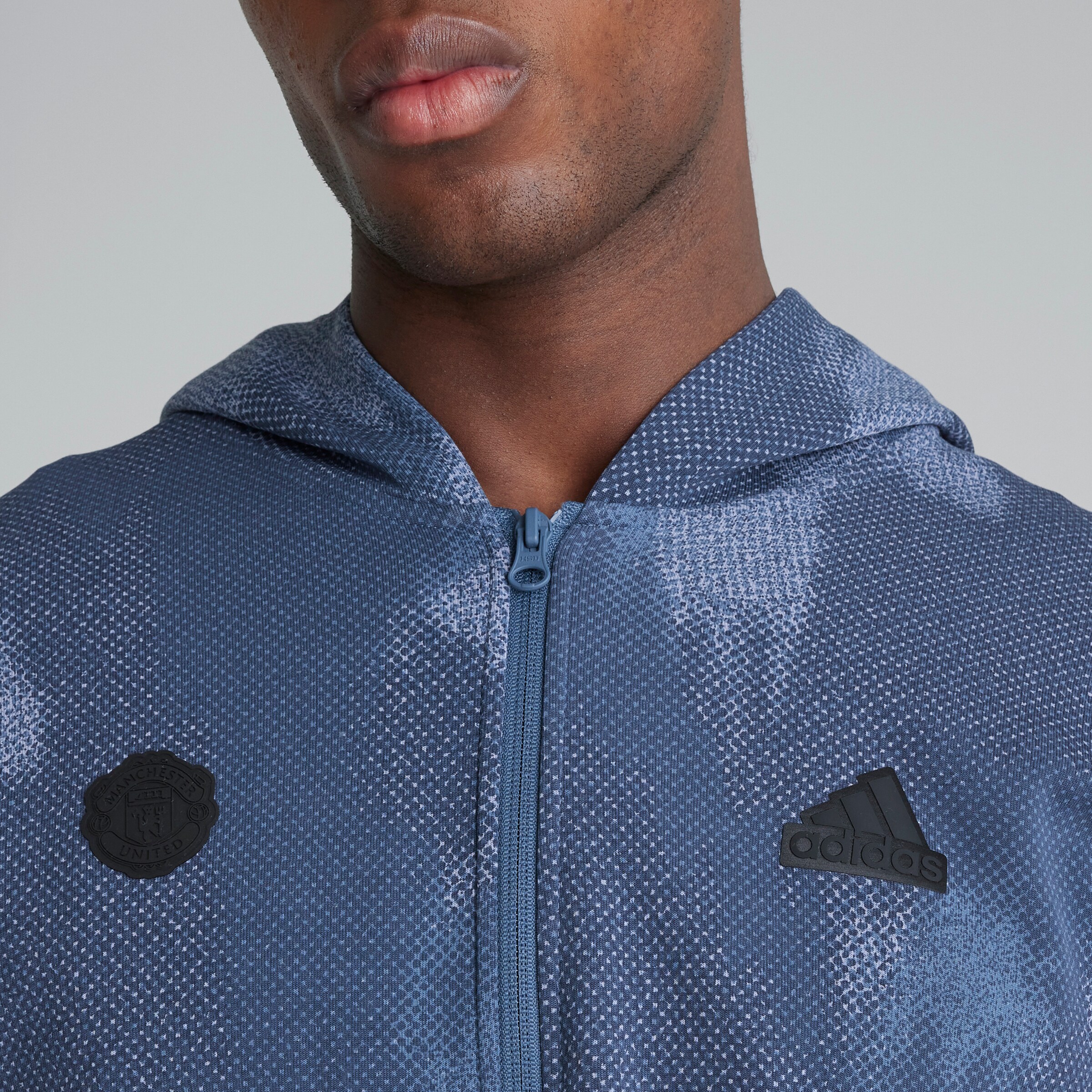 Manchester United x adidas Future Icons Graphic Full Zip Hoodie Blue Bleu Détail [4-6]