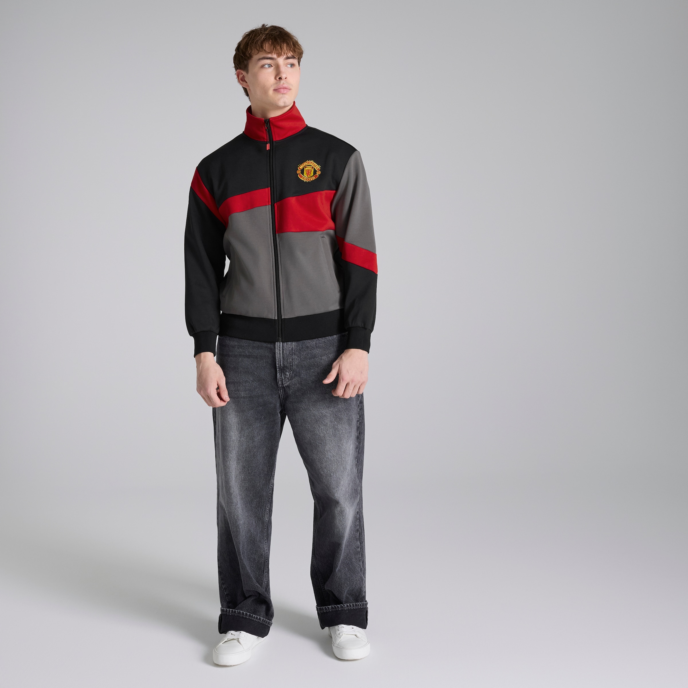 Manchester United Panelled Retro Track Jacket Black Black Detail [3-5]