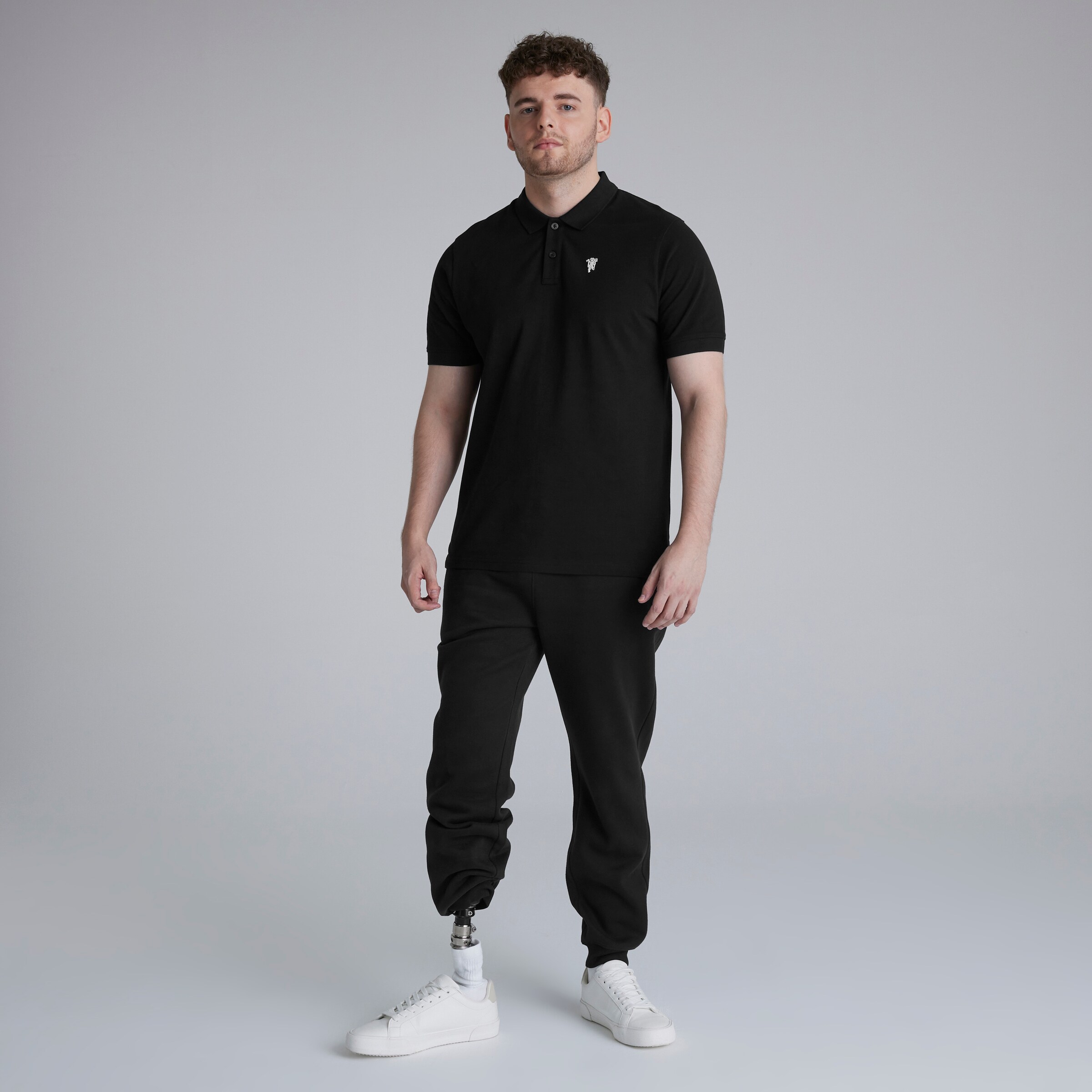 Manchester United Devil Essentials Polo Shirt Black Noir Détail [3-4]