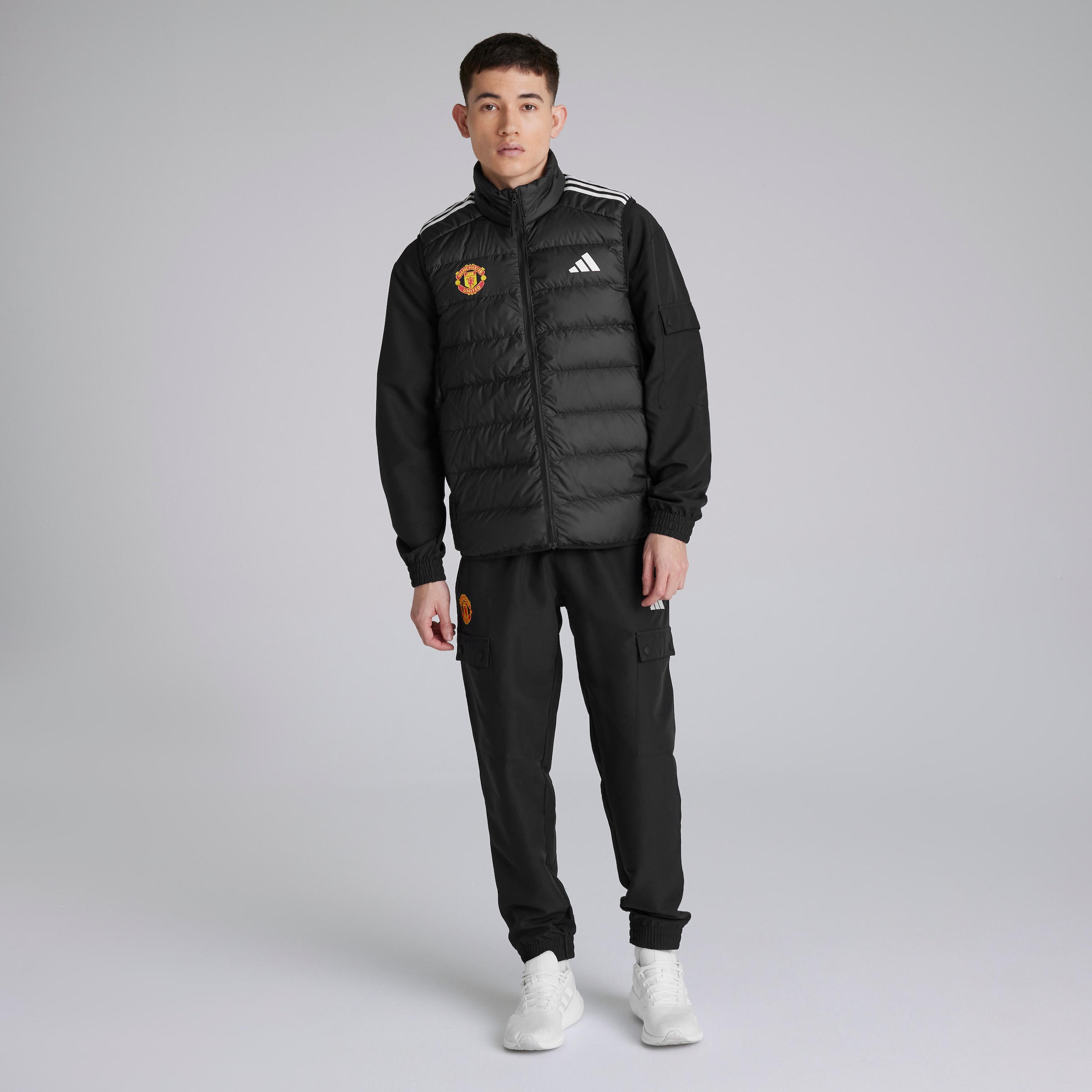 Manchester United x adidas Essentials 3-Stripes Light Down Gilet Black Black Detail [3-5]