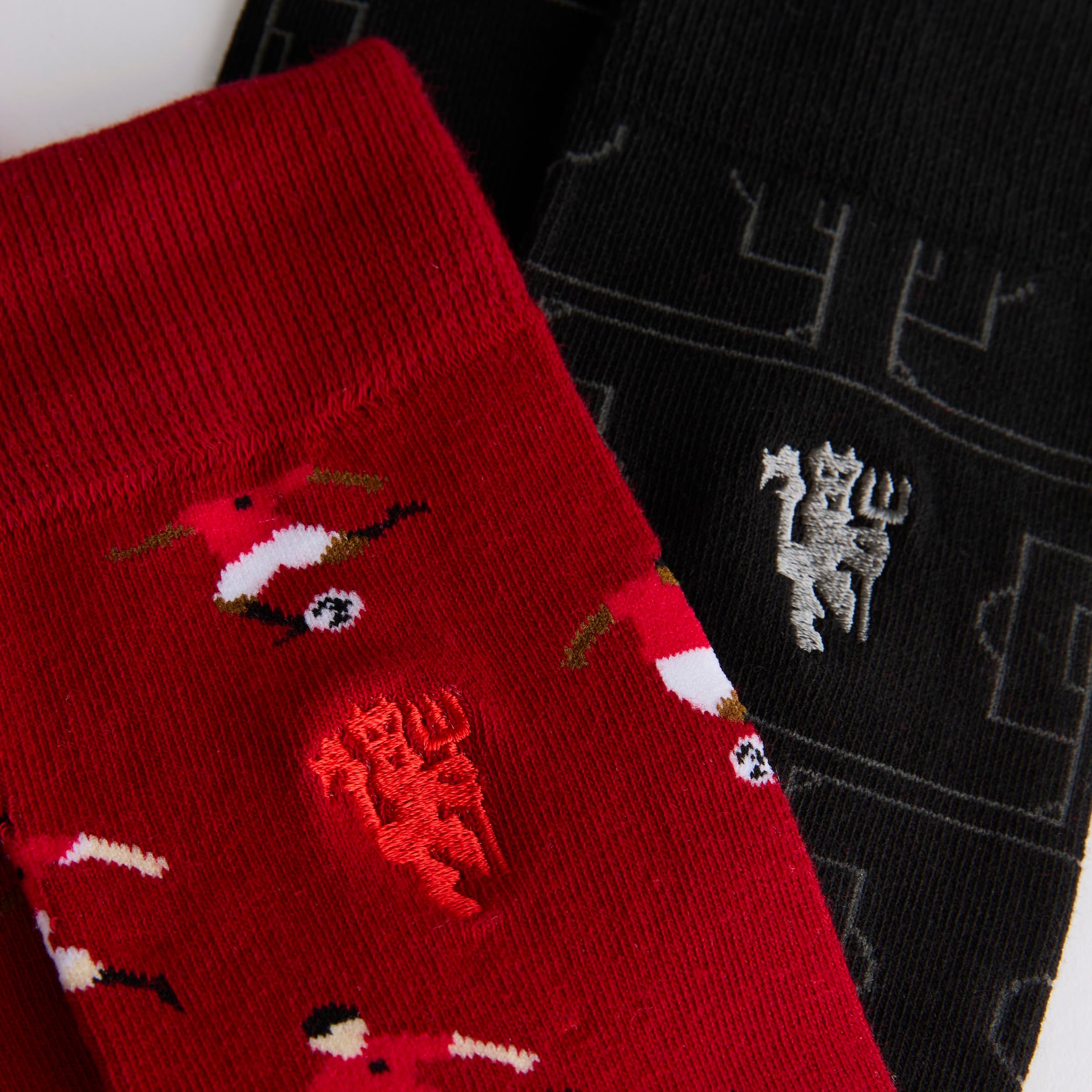Manchester United Player and Pitch 2 Pack Sock Set Multi 다색 세부 사항 [4-4]