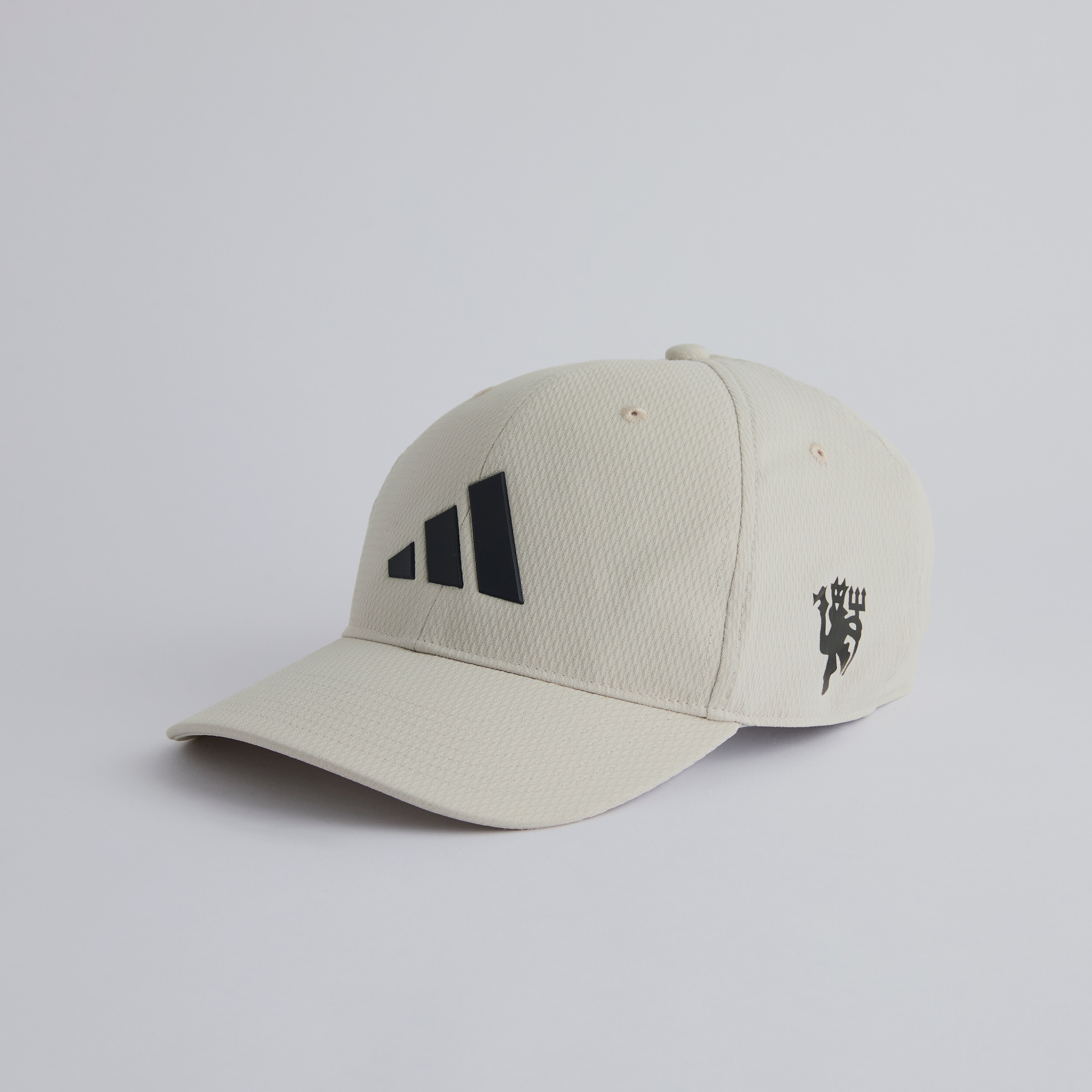 Manchester United x adidas Golf Tour Snapback Cap Beige 白色 细节 [3-4]