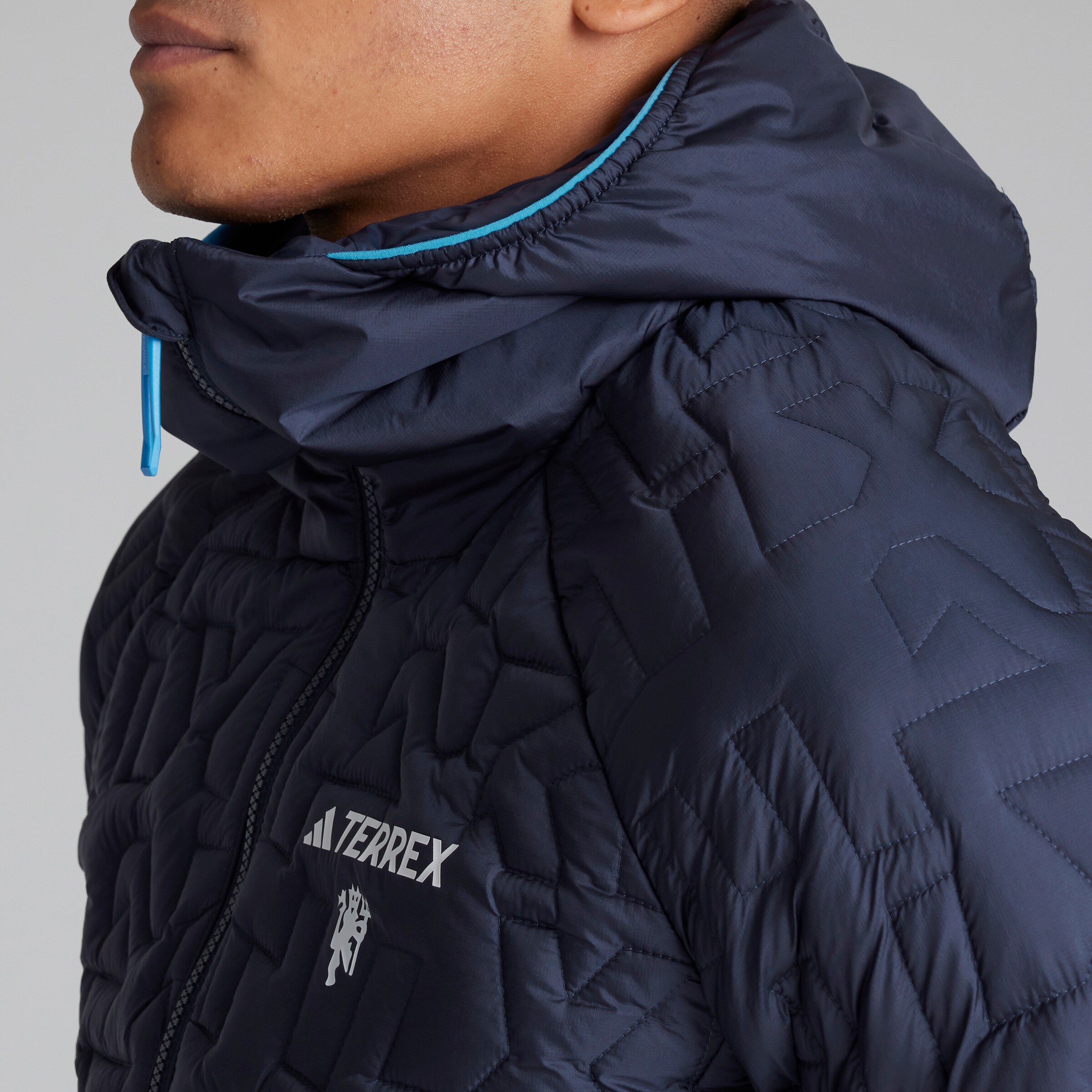 Manchester United x adidas Mens Terrex Xperior PrimaLoft Jacket Navy Navy blue Detail [5-6]