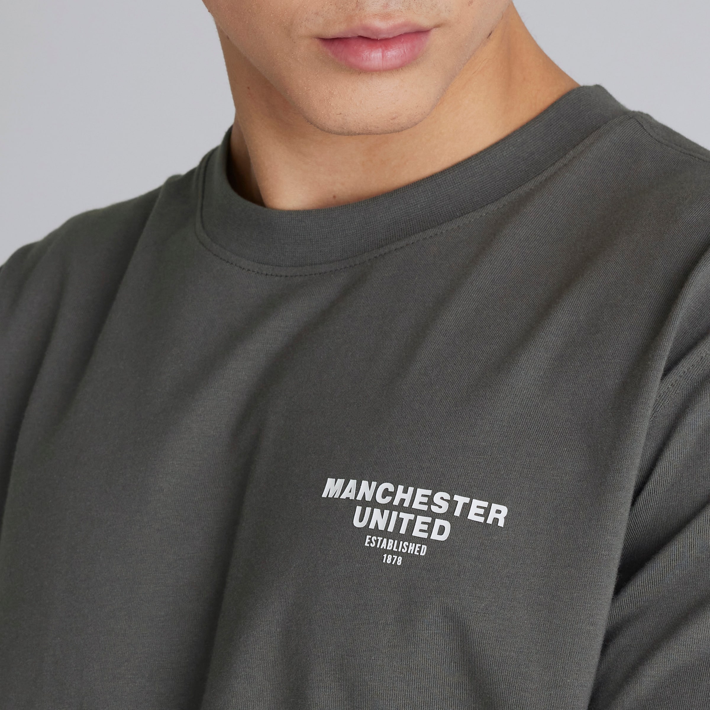 Manchester United Mens Back Print T-Shirt Slate Grey Detail [4-5]