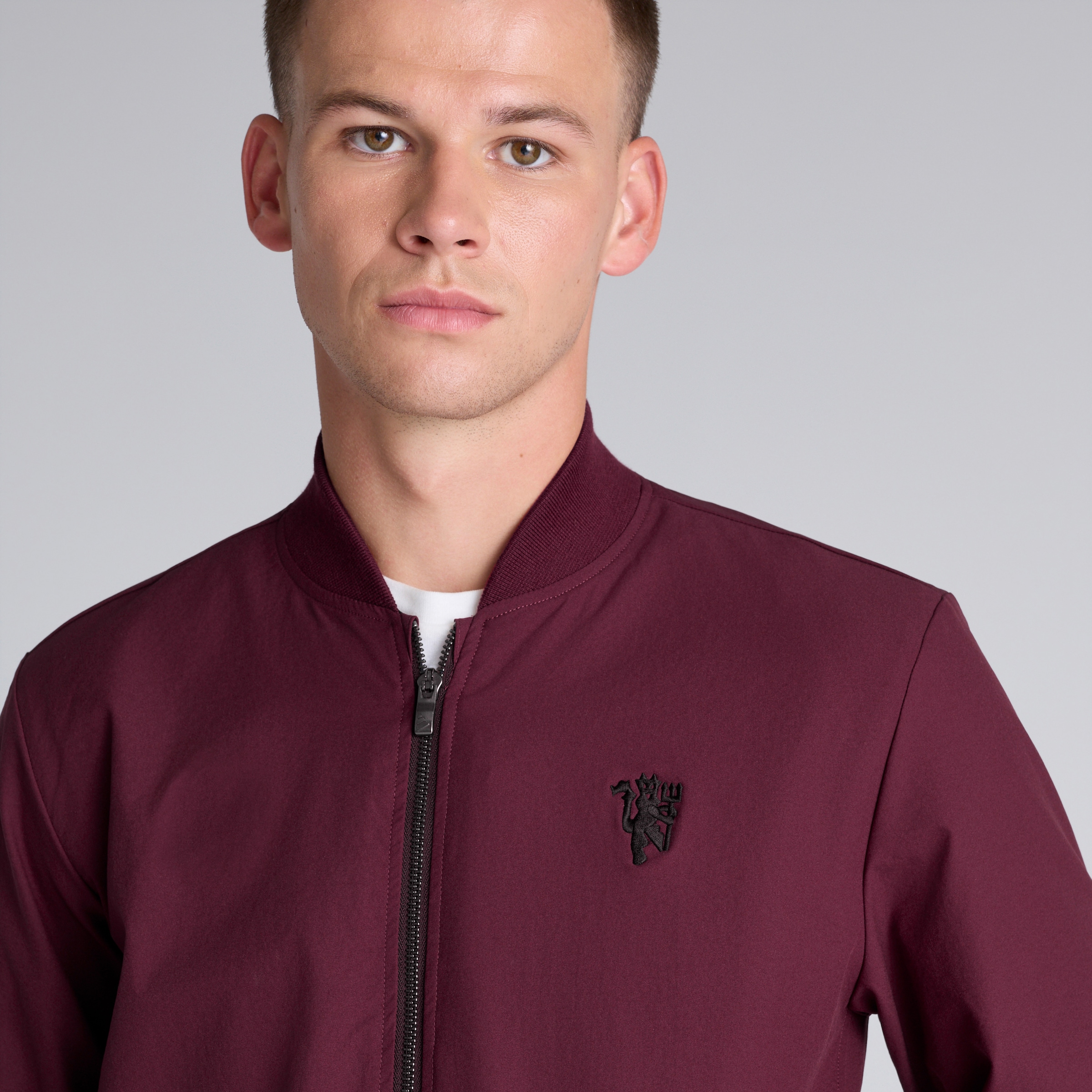 Manchester United x adidas Golf Ultimate 365 Full-Zip Jacket Maroon 细节 [5-7]