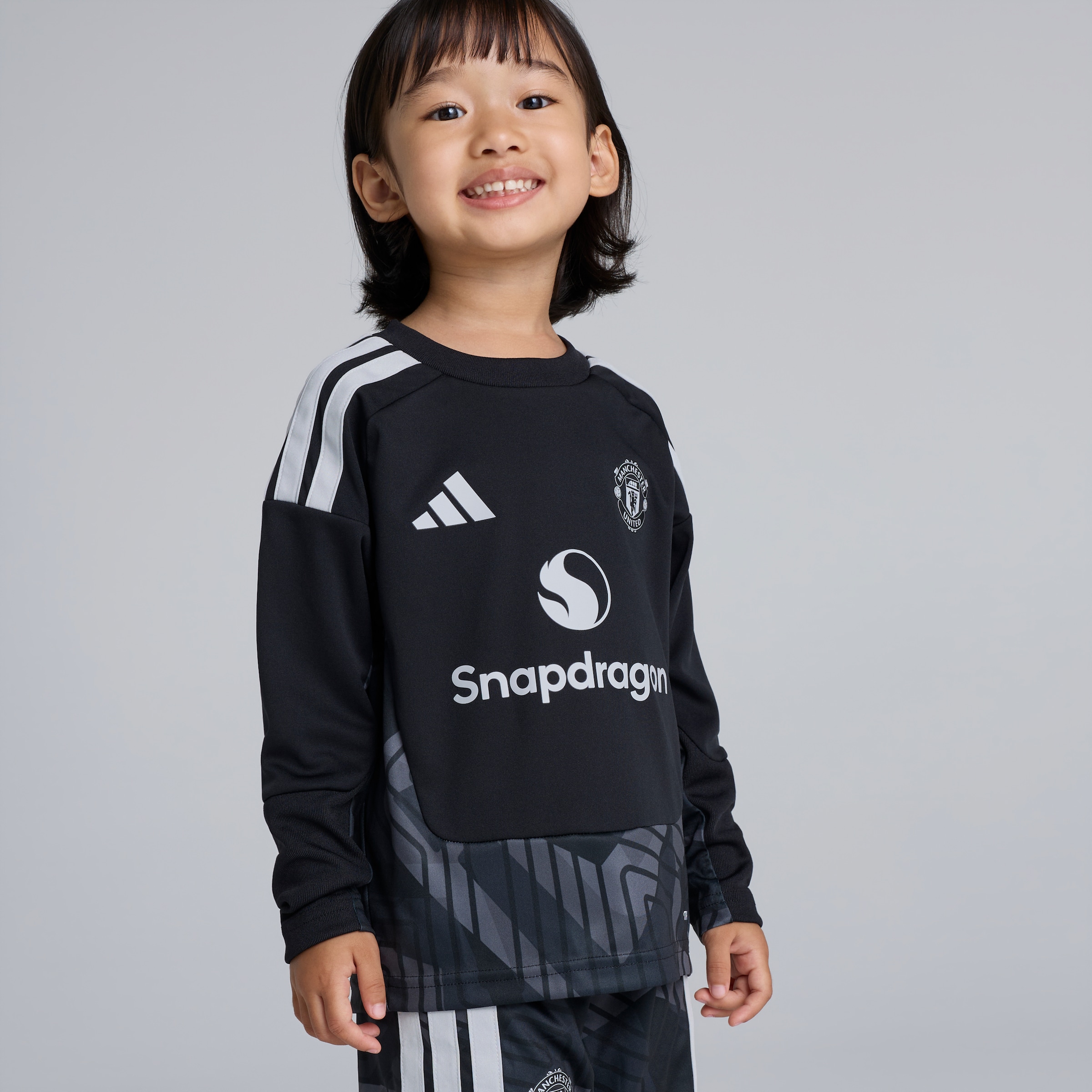 Manchester United Kids 26/27 Home Goalkeeper Mini Kit Black 검정색 세부 사항 [4-7]