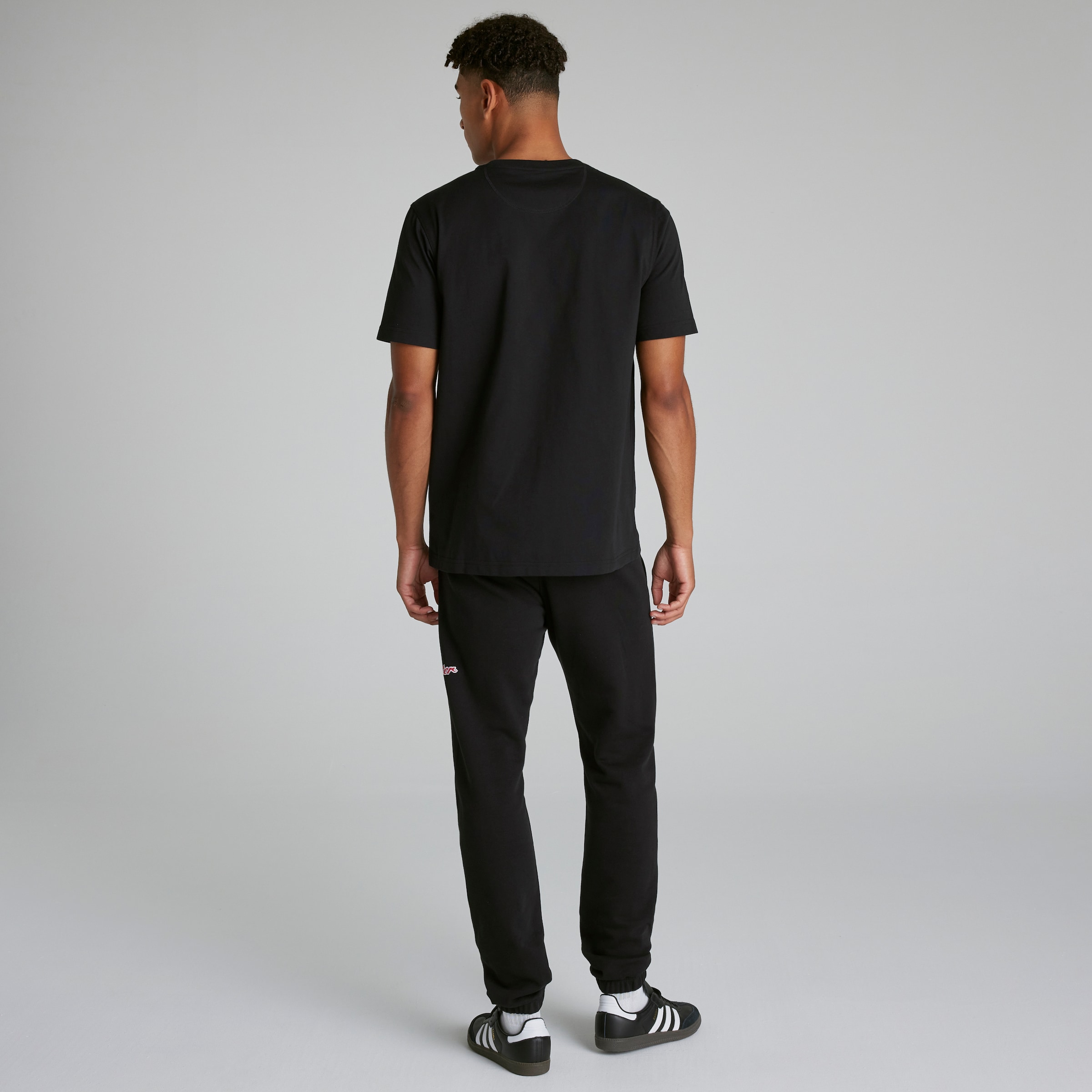 Manchester United x adidas US Pack Tracksuit Bottoms Black Black Detail [2-5]