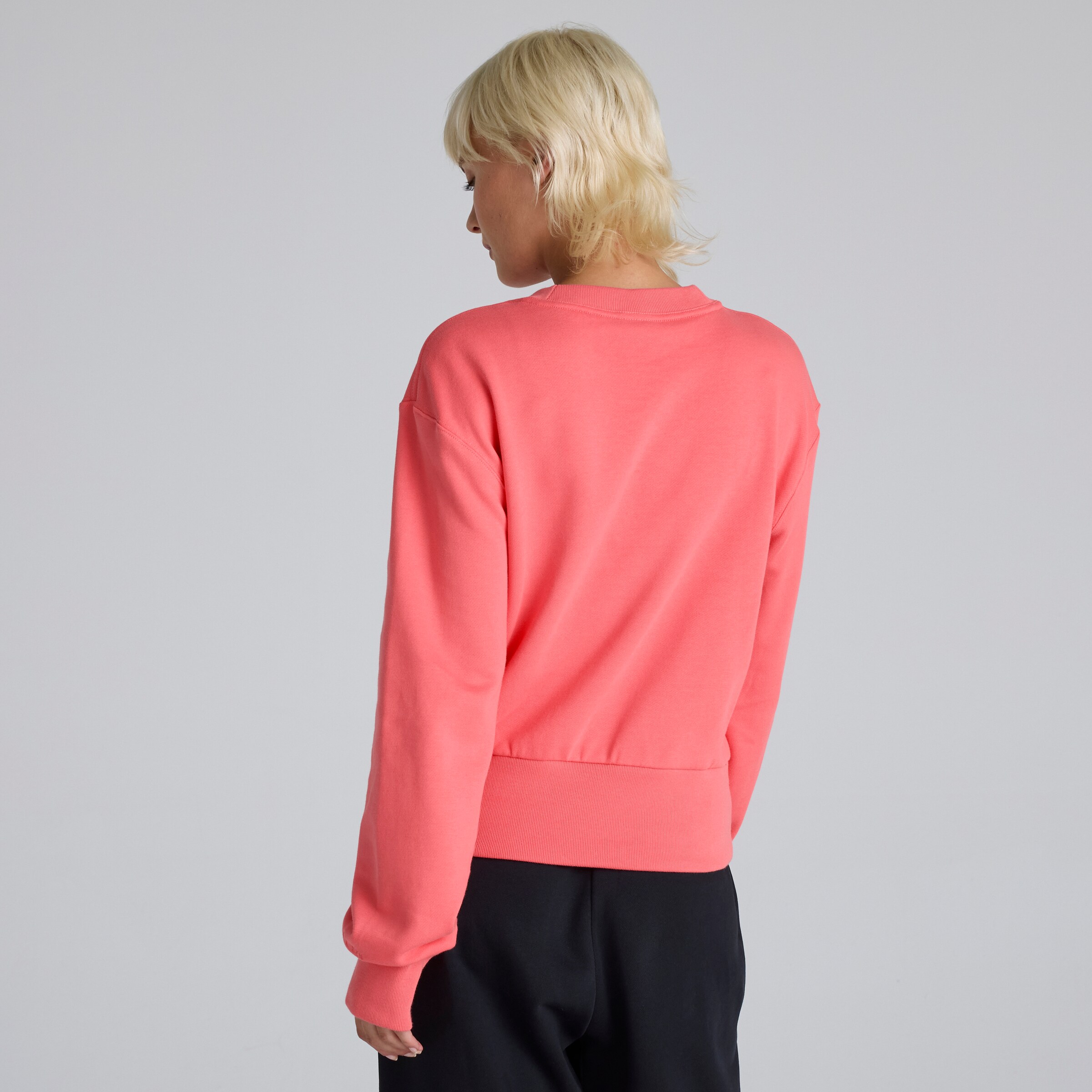 Manchester United x adidas Womens ALL SZN Regular Sweatshirt Pink Rose Détail [2-5]