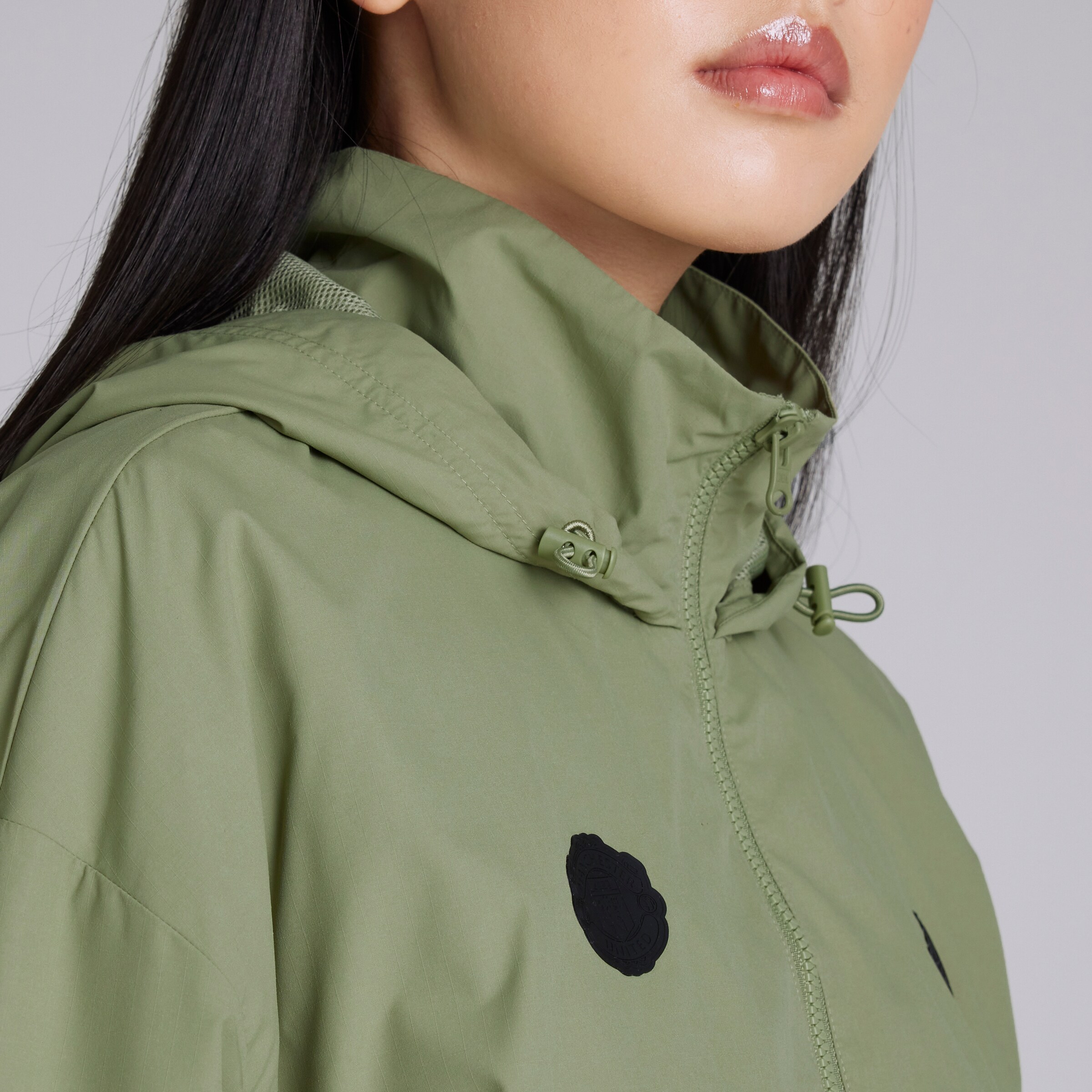 Manchester United x adidas Womens Future Icons 3-Stripes WIND.RDY Jacket Green Green Detail [5-8]