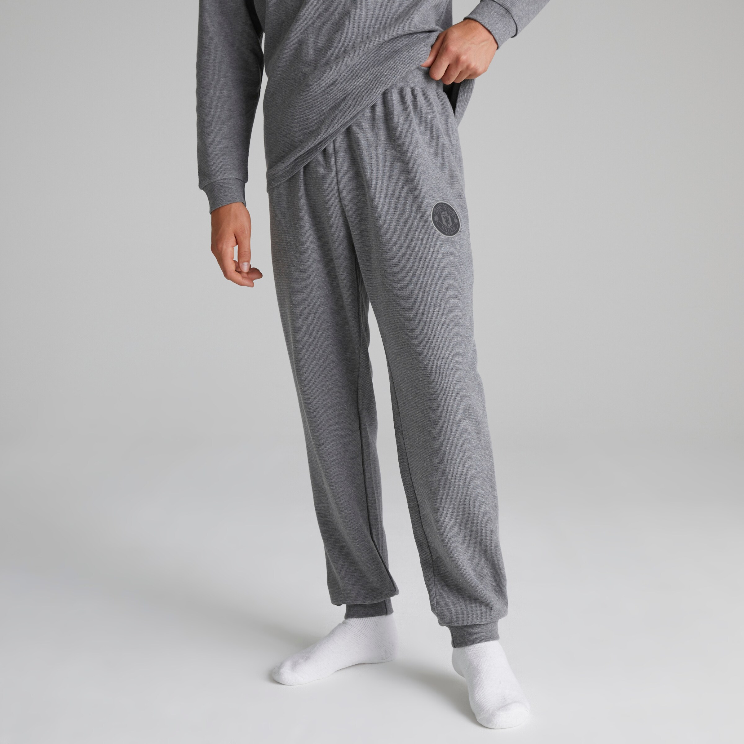 Manchester United Mens Waffle Long Sleeve Pyjama Set Grey Detail [4-6]
