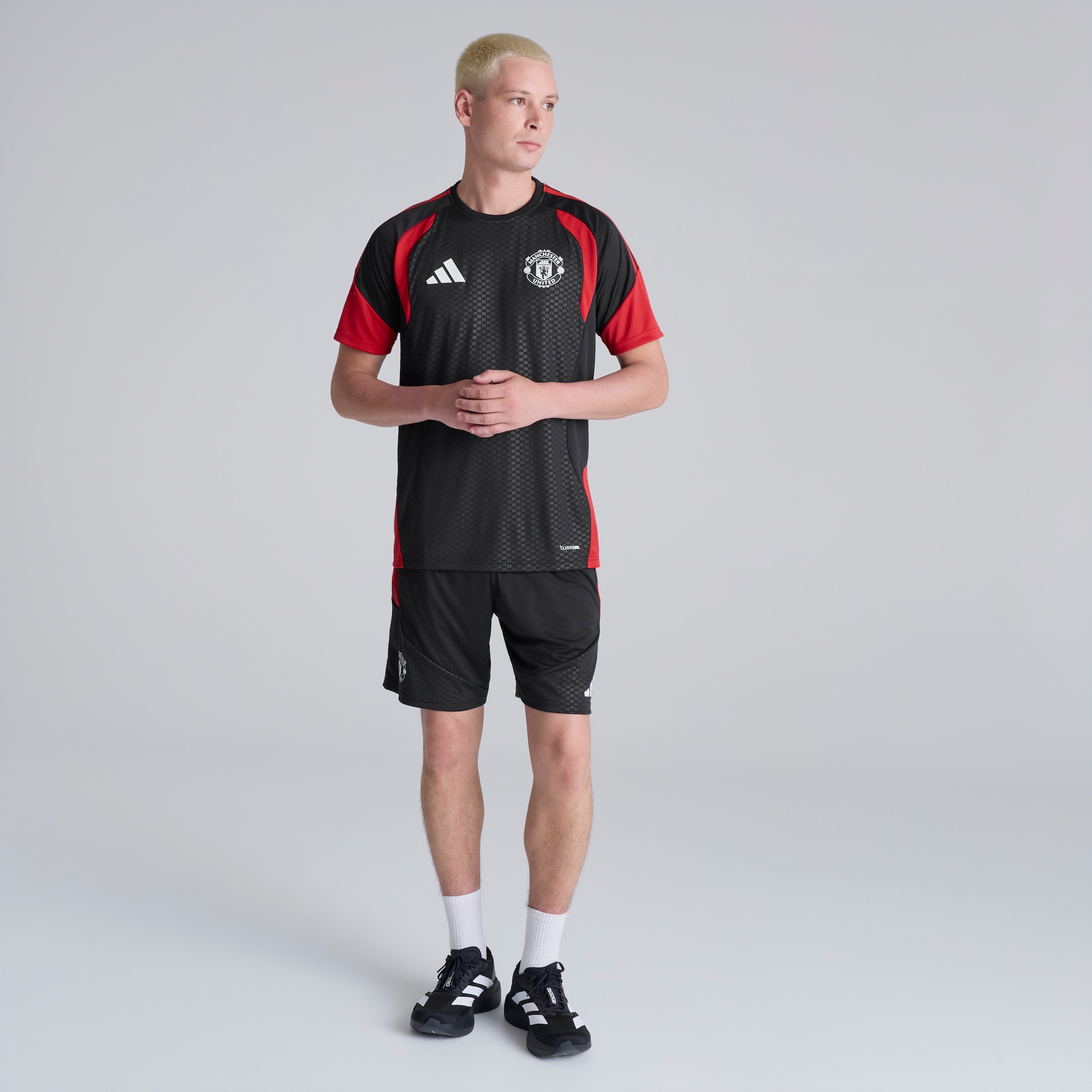 Manchester United 26/27 Training Tiro Jersey Black Black Detail [3-6]