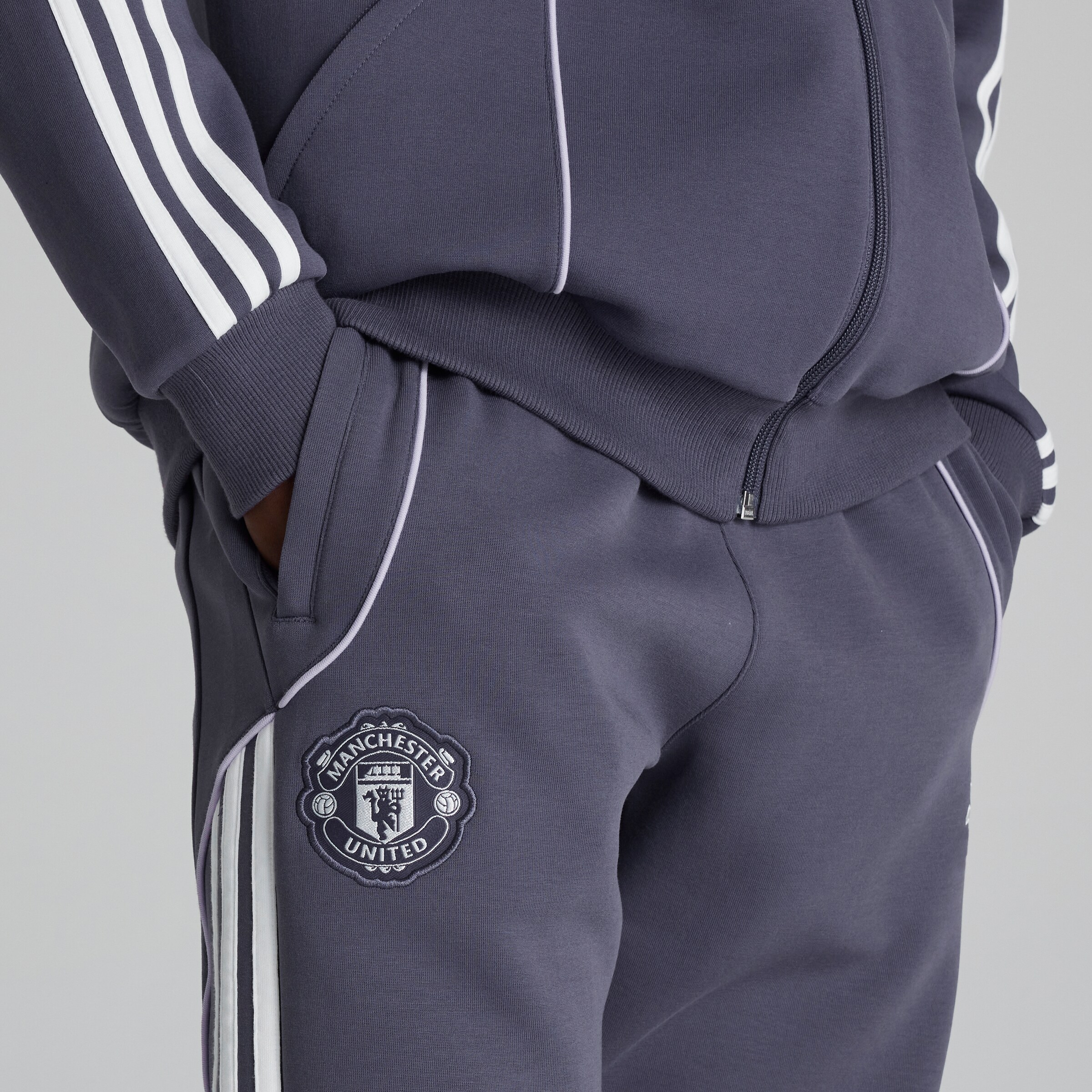 Manchester United x adidas Urban Purist Pants Purple Purple Detail [4-6]