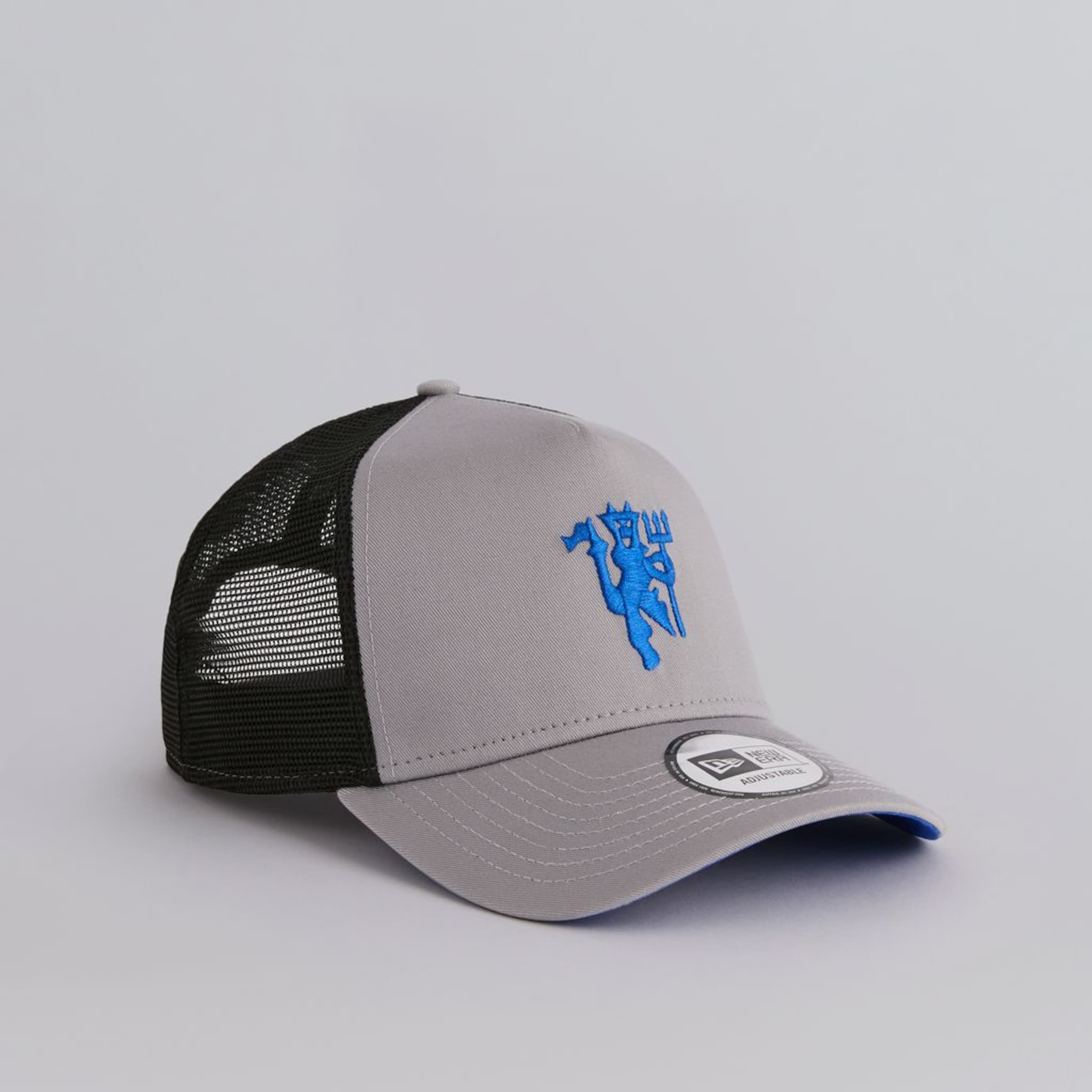 Manchester United x New Era Devil Trucker Cap Grey Grey Detail [2-5]