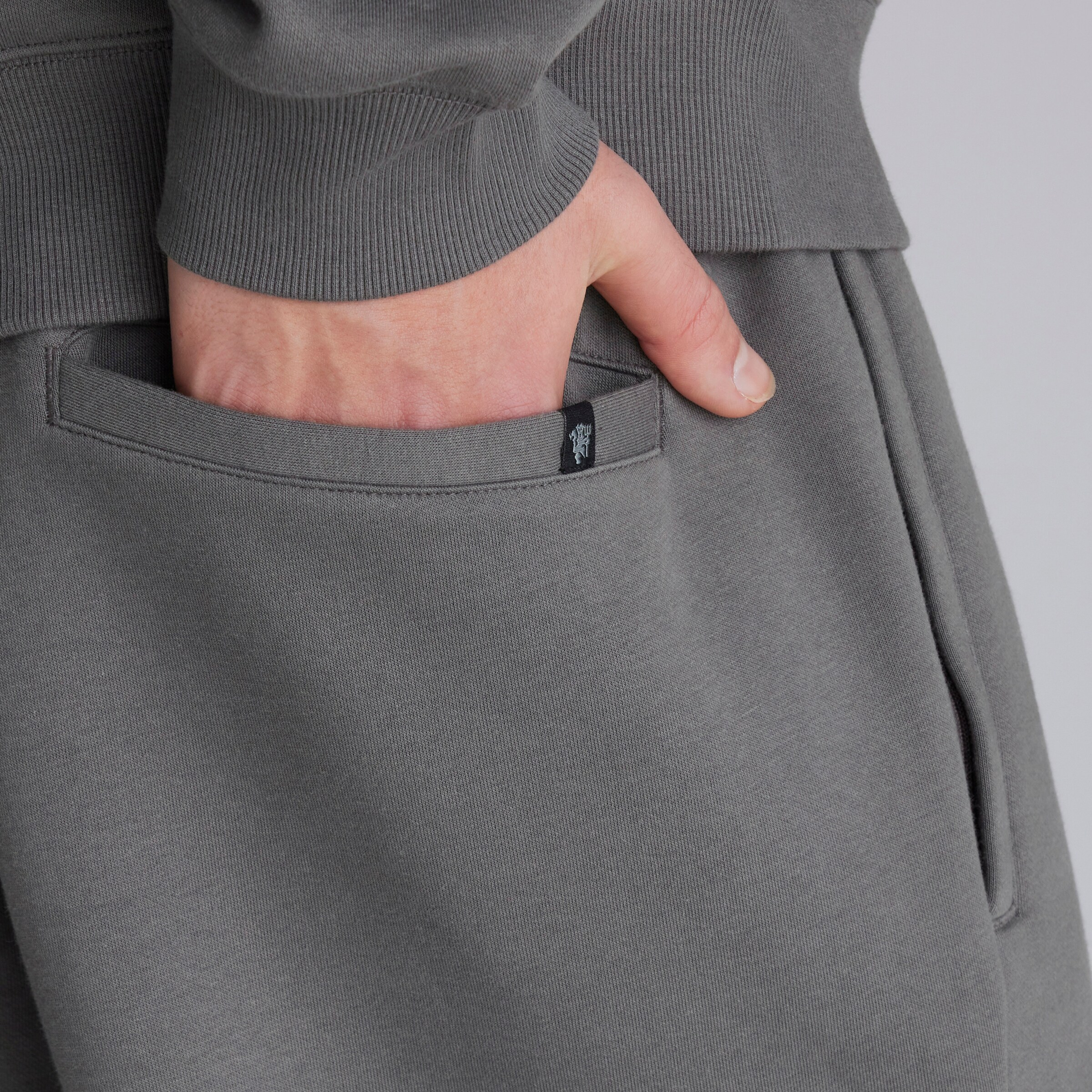 Manchester United Mens 1878 Joggers Slate Gris Détail [5-5]