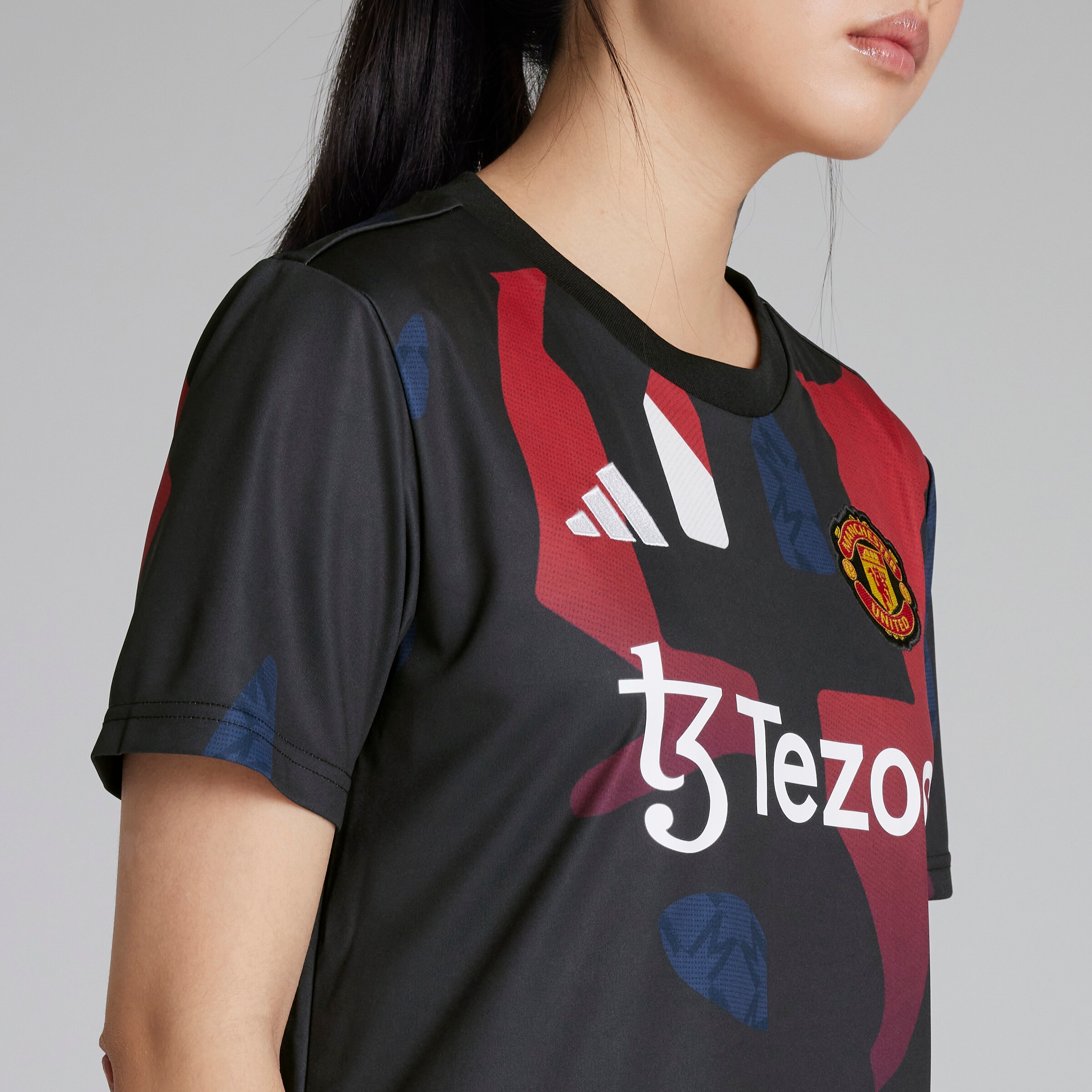 Manchester United Womens Pre-Match Jersey Black Black Detail [5-5]