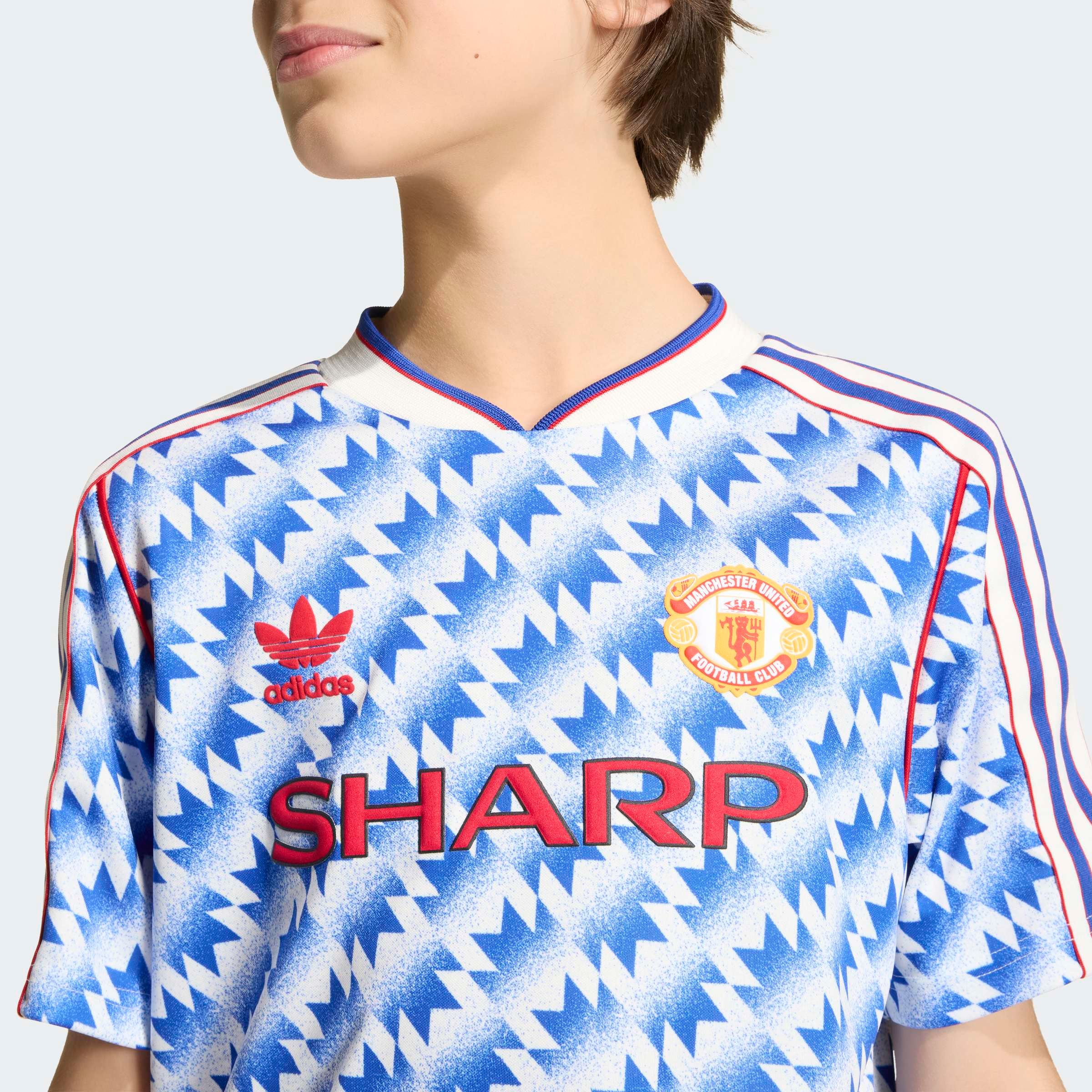 Manchester United x adidas Kids Bringback 90/92 Away Jersey Blue Detail [6-7]