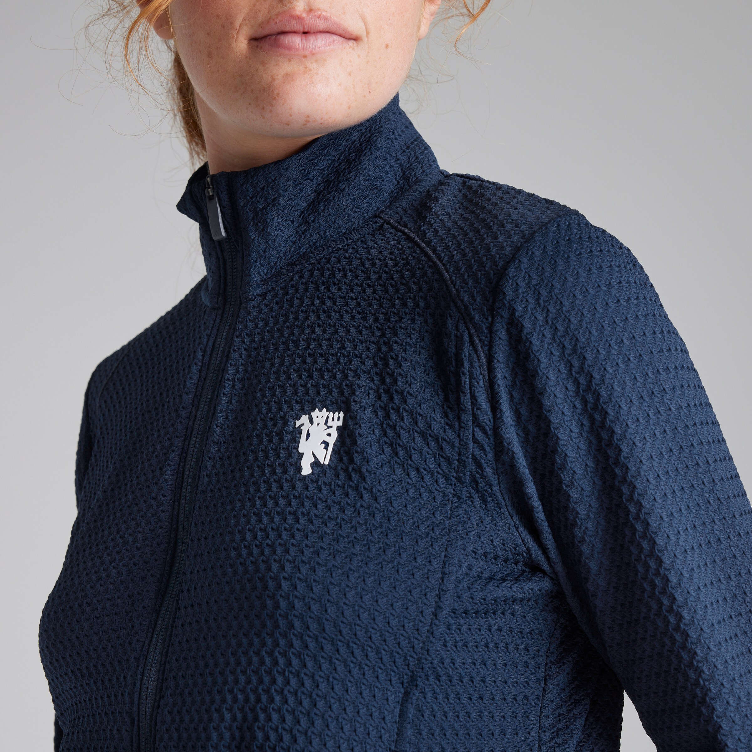 Manchester United x adidas Womens Golf Ultimate365 Textured Jacket Navy Navy blue Detail [5-5]