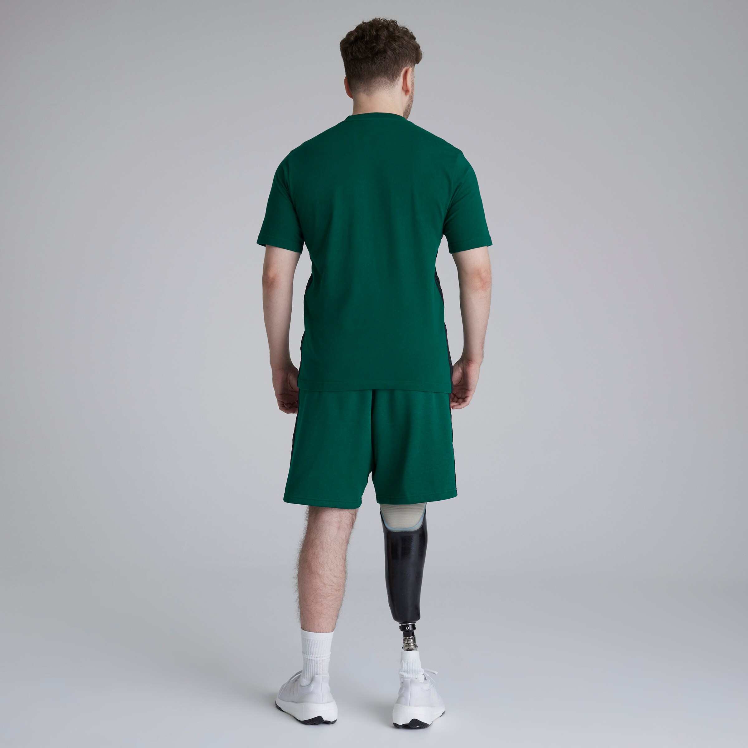 Manchester United x adidas Essentials 3-Stripes Fleece Short Green Vert Détail [2-6]