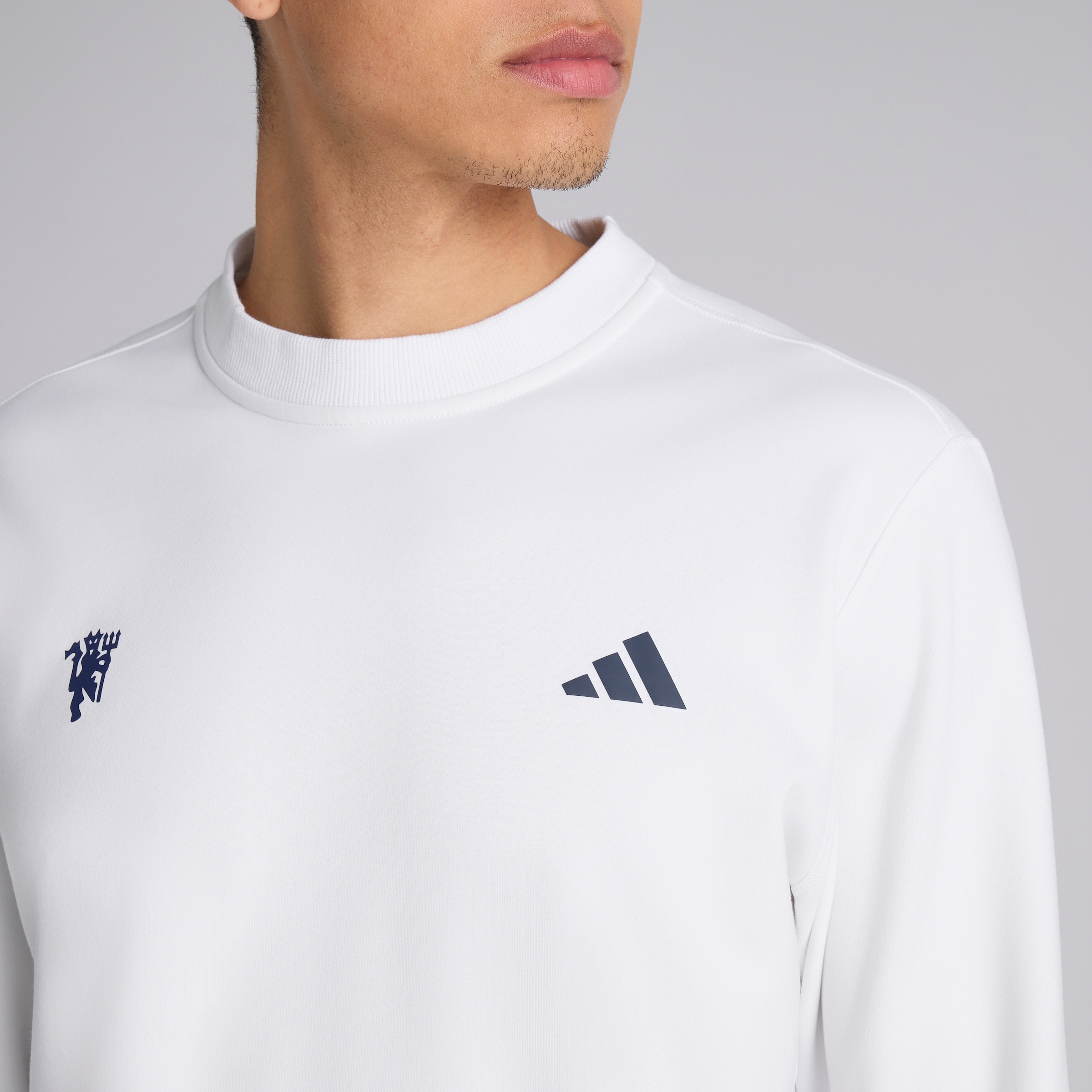 Manchester United x adidas Golf Ultimate365 Sweatshirt White White Detail [4-5]