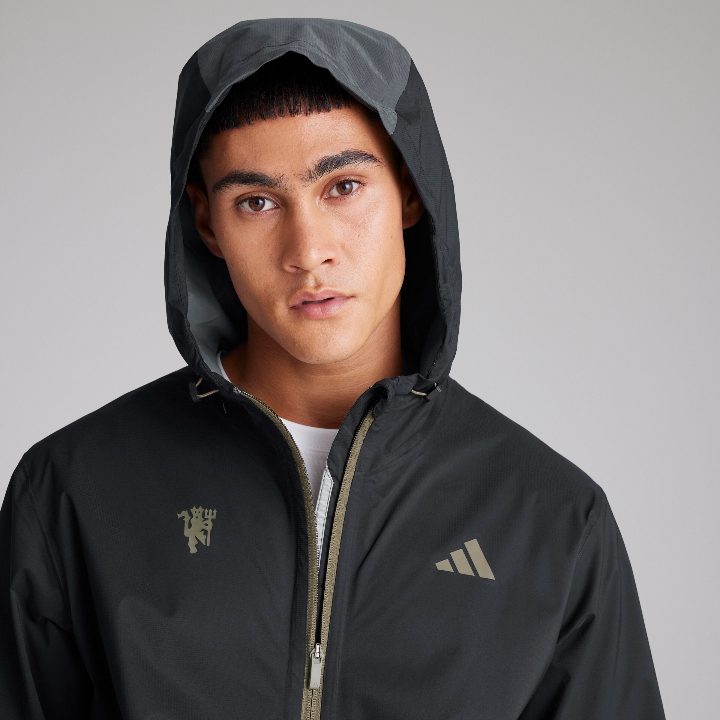 Manchester United x adidas Golf RAIN.RDY Jacket Black Black Detail [6-6]