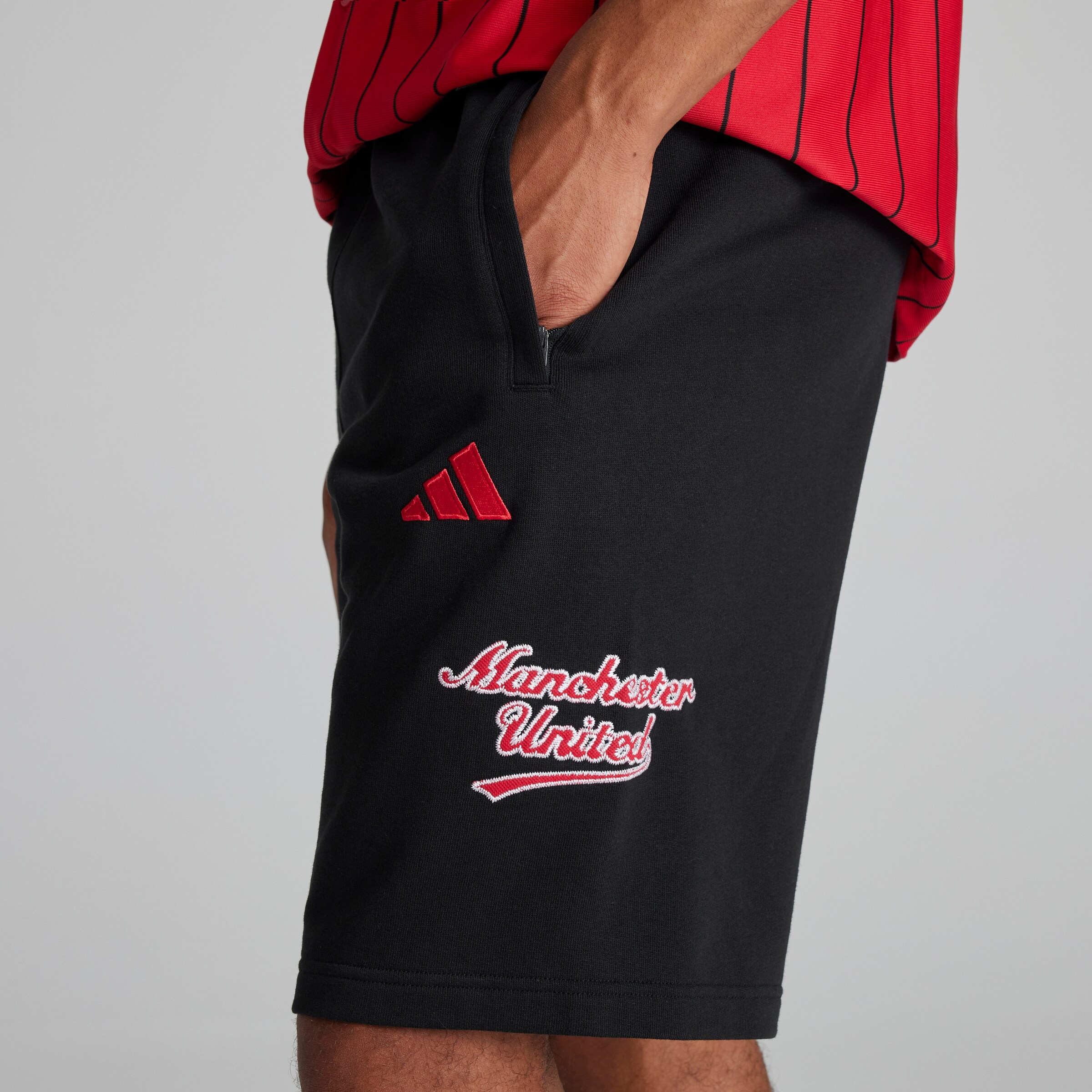 Manchester United x adidas US Pack Shorts Black Black Detail [5-6]