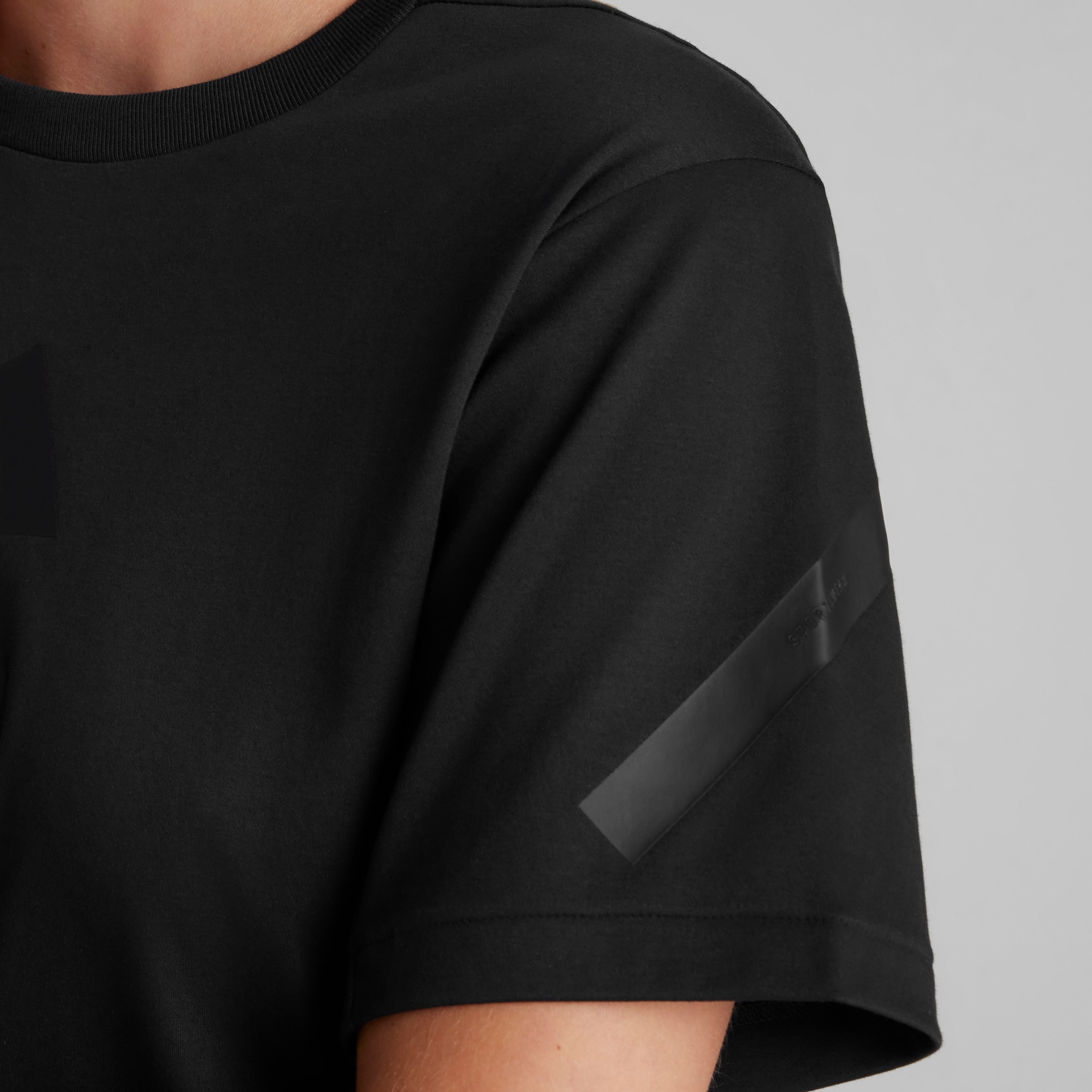 Manchester United x adidas Womens Z.N.E. T-Shirt Black Black Detail [5-5]