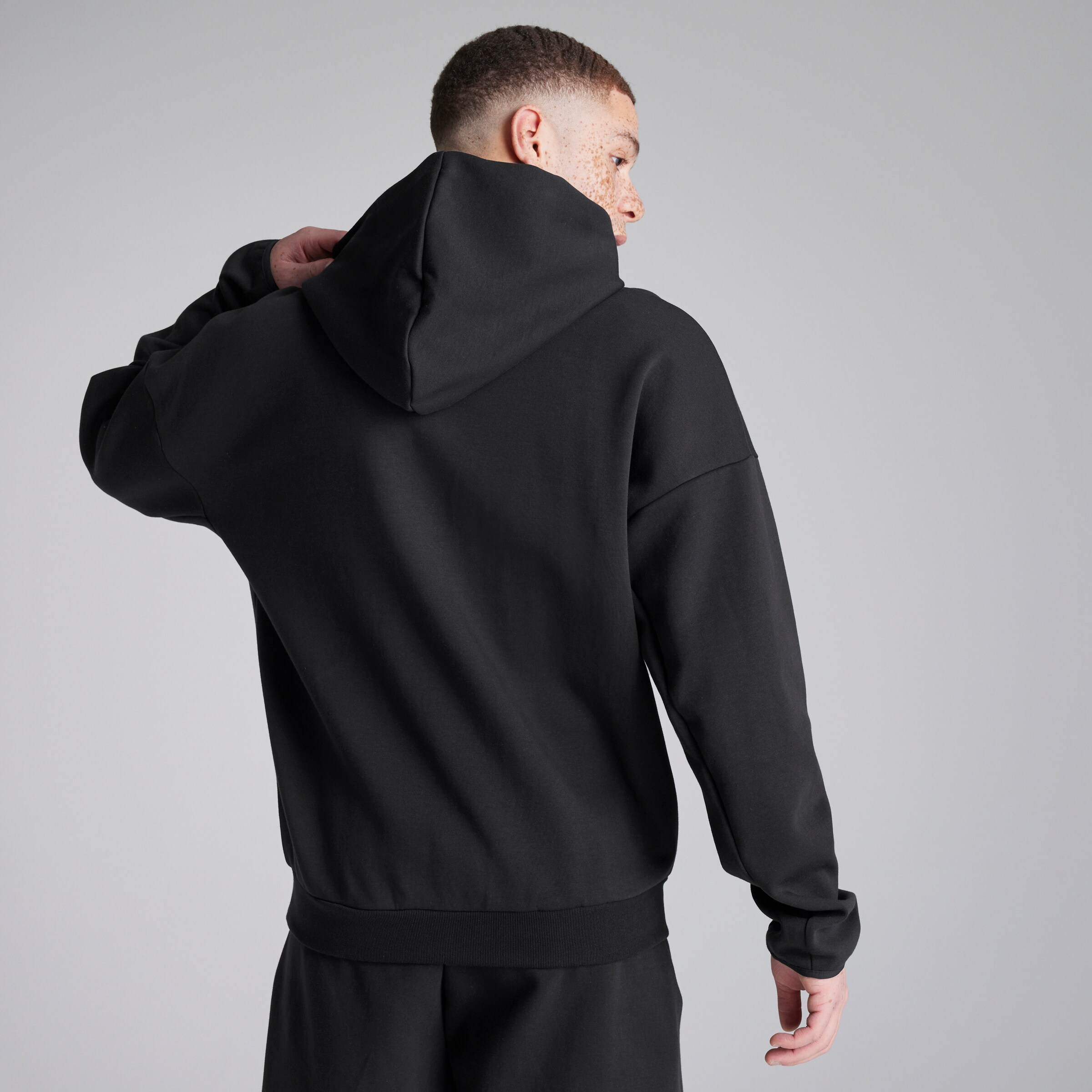 Manchester United x adidas Future Icons Hoodie Black Noir Détail [2-5]