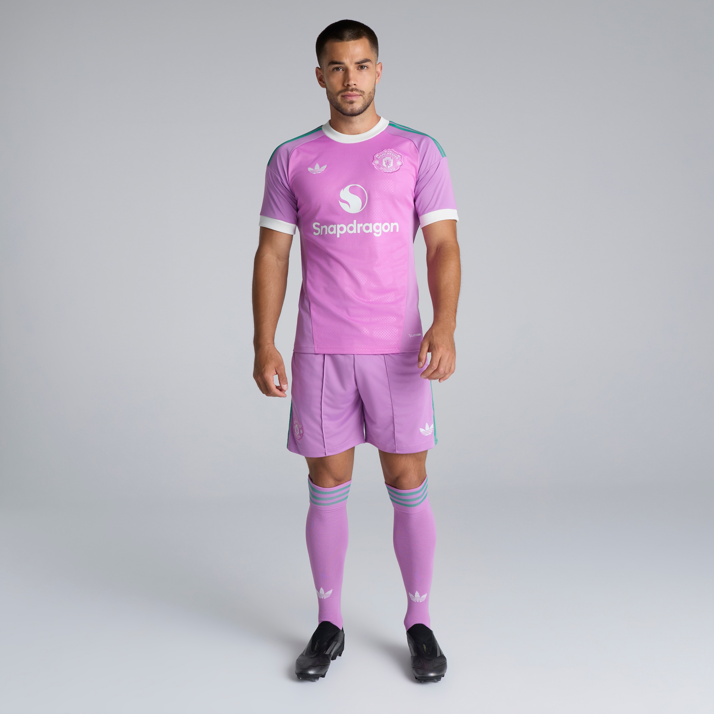 Manchester United 26/27 Away Goalkeeper Shorts Pink Rosa Detail [3-5]