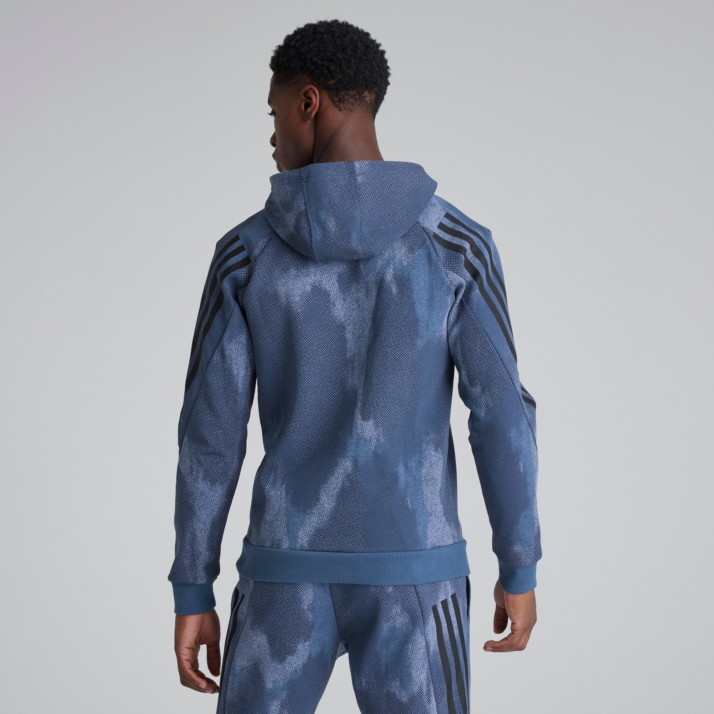 Manchester United x adidas Future Icons Graphic Hoodie Blue Détail [2-6]