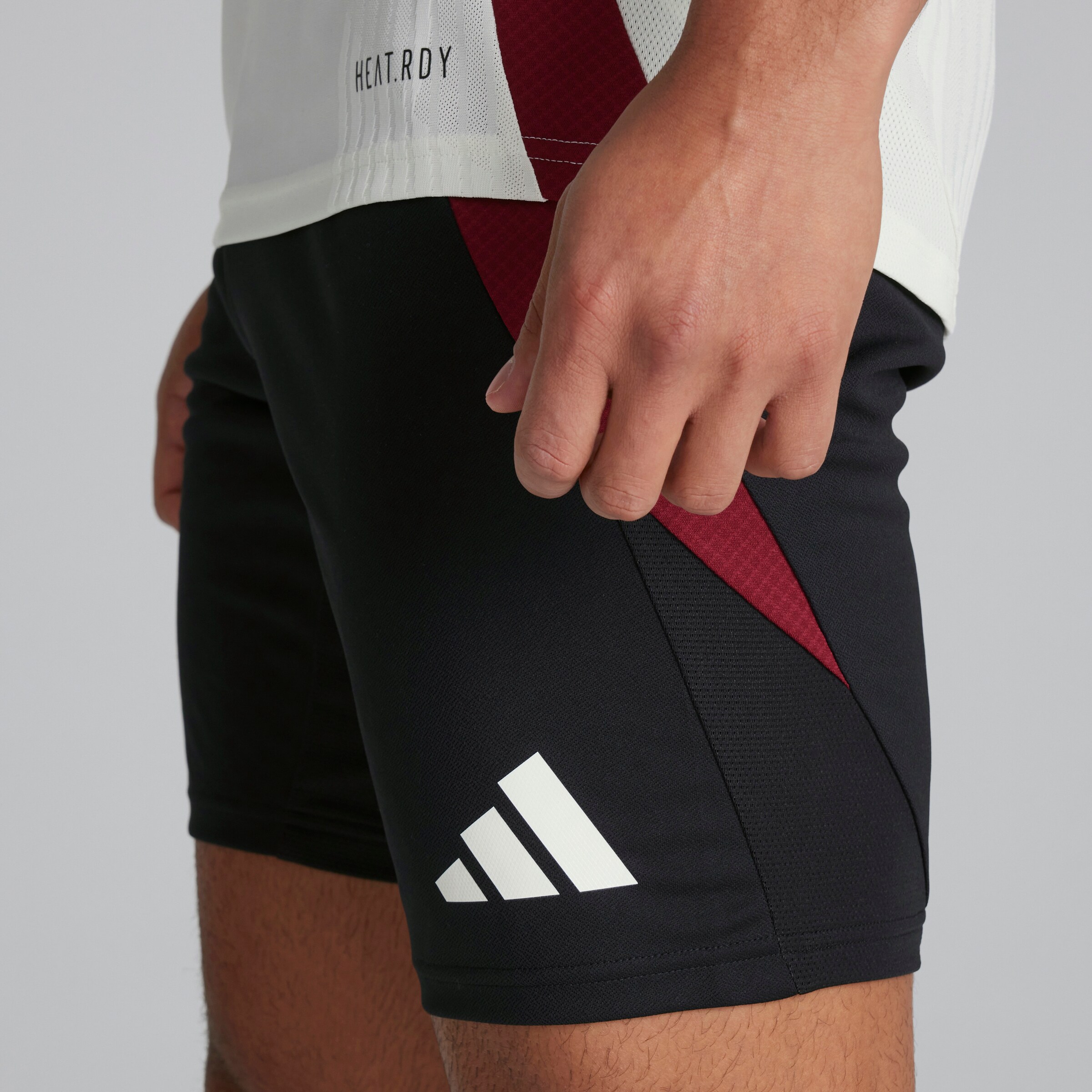 Manchester United Tiro 24 Pro Shorts Black Black Detail [5-6]