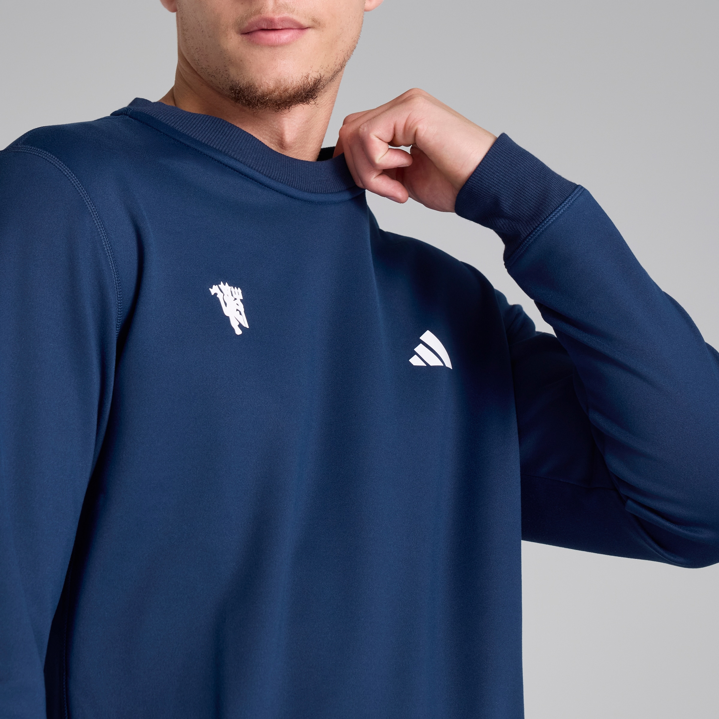 Manchester United x adidas Golf Ultimate365 Sweatshirt Navy Navy blue Detail [5-5]