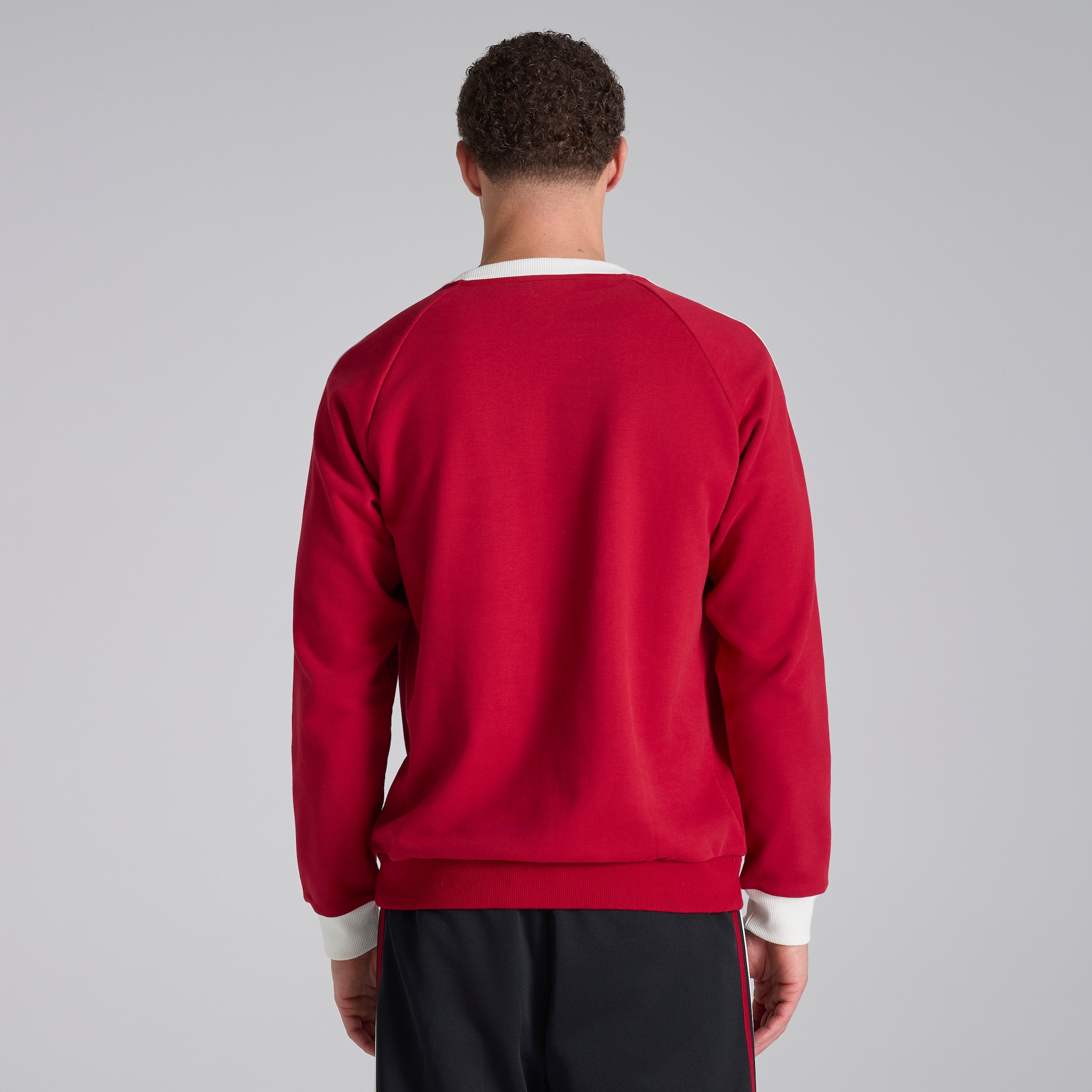 Manchester United x adidas Originals Crew Sweat Red Red Detail [2-5]