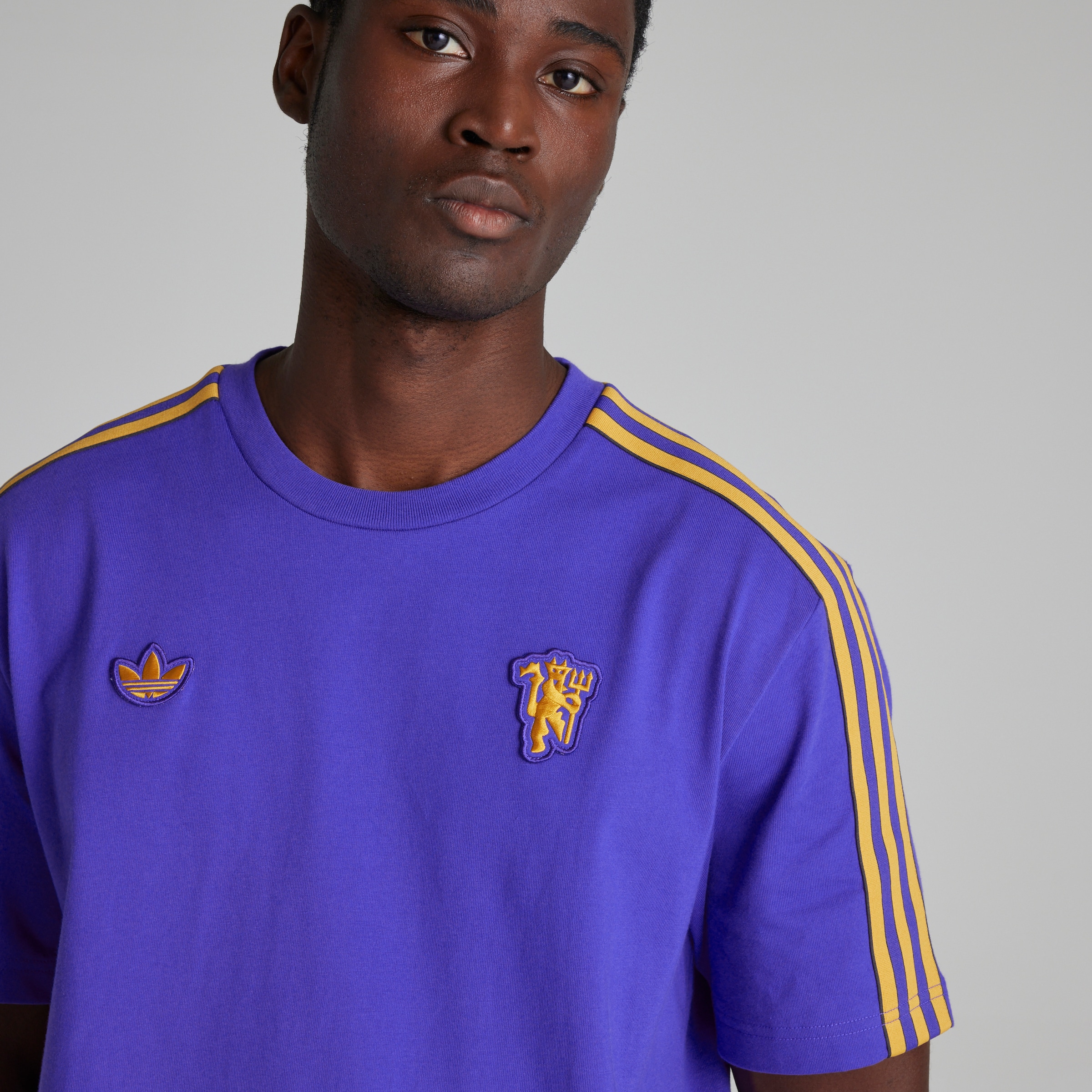 Manchester United Terrace Icons T-Shirt Purple Detail [4-5]