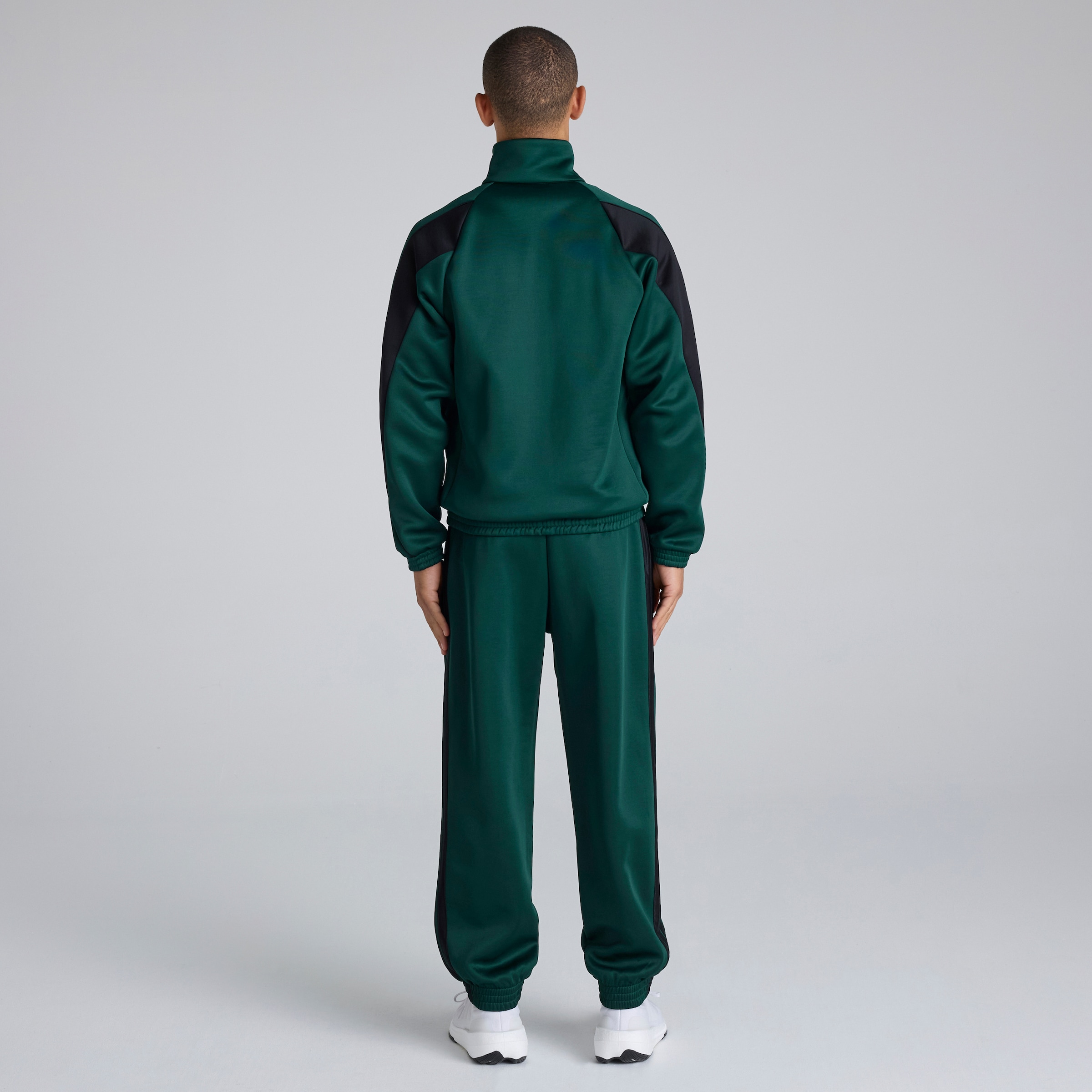 Manchester United x adidas Stadium Track Pants Green Green Detail [2-6]