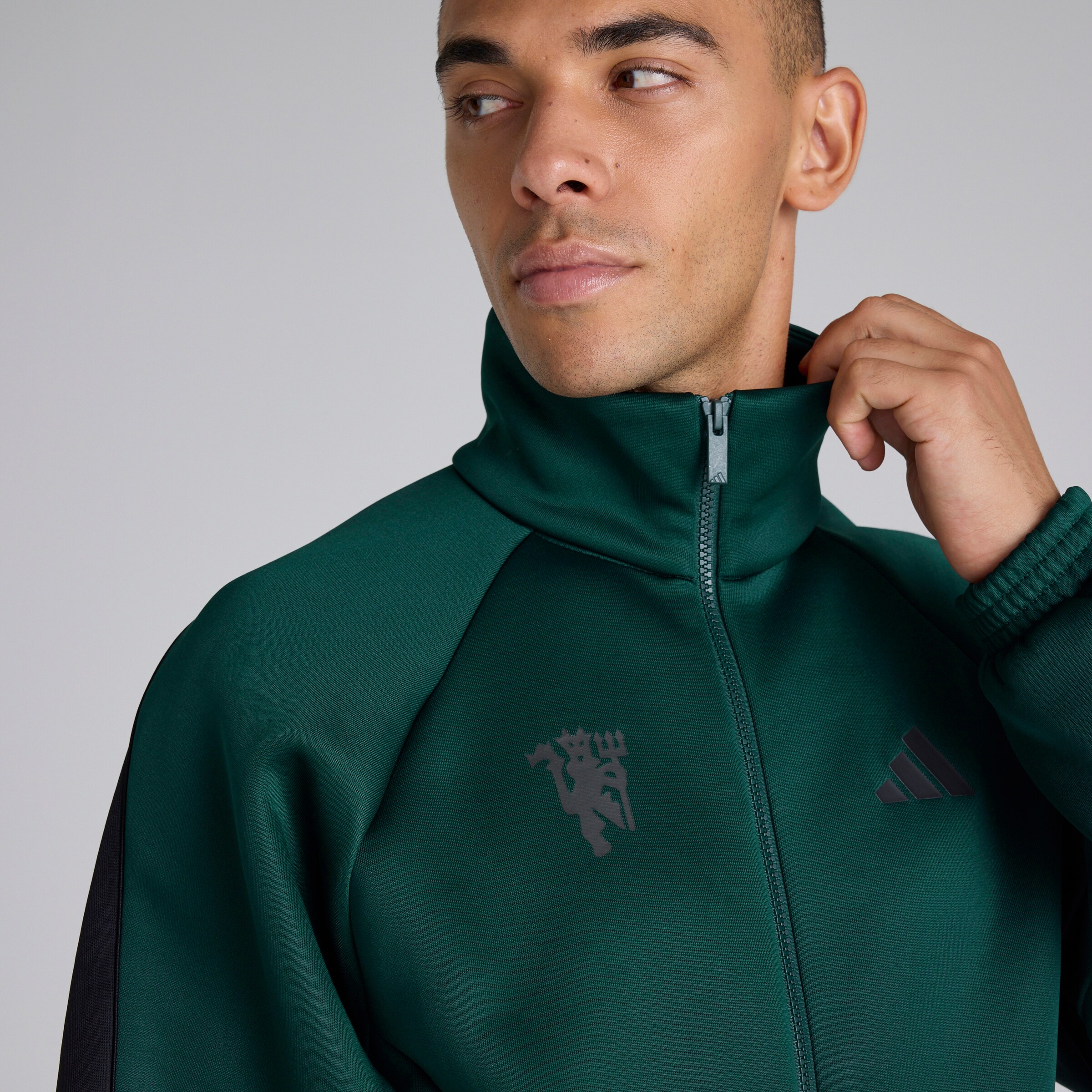 Manchester United x adidas Stadium Track Top Green Green Detail [4-6]