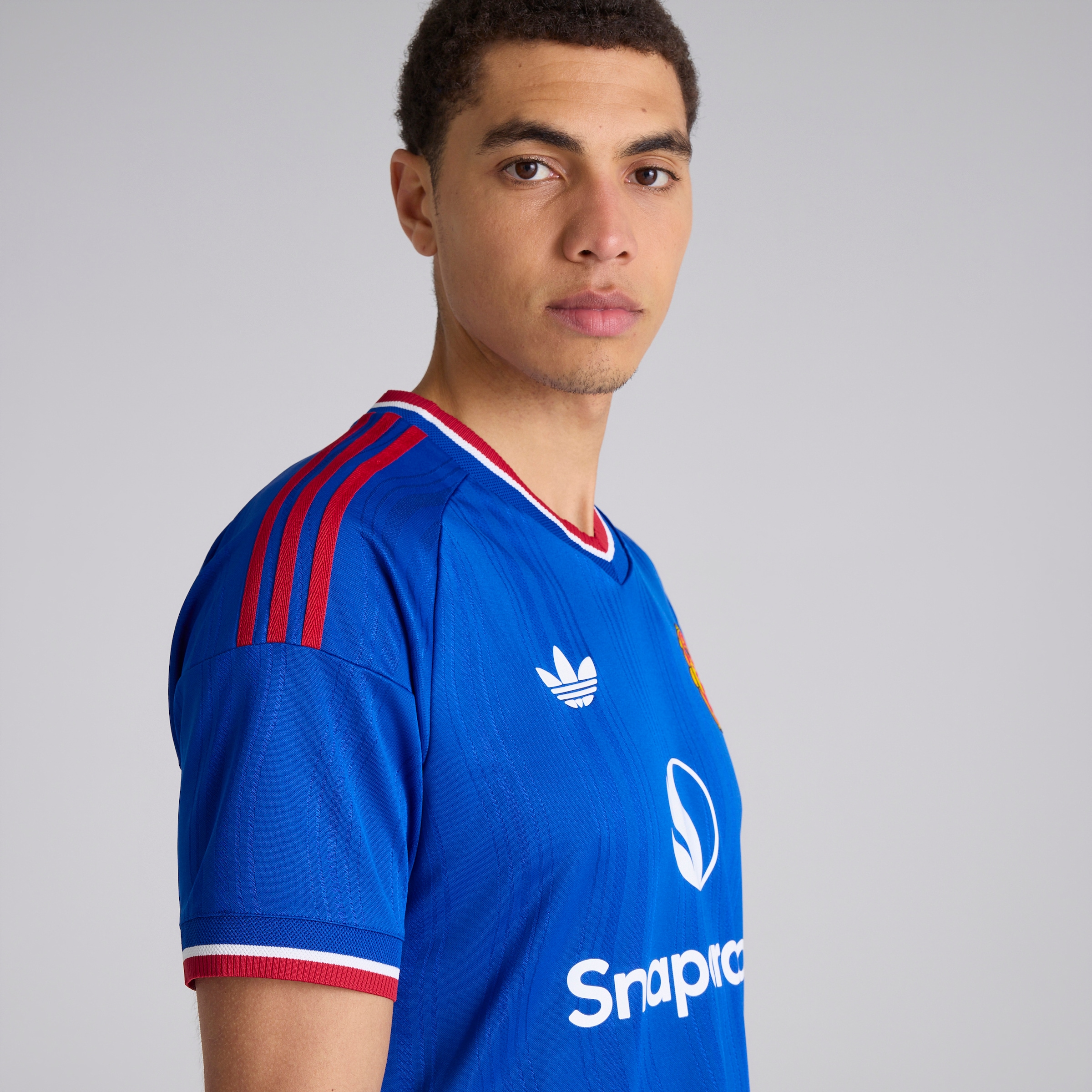 Manchester United 26/27 Away Authentic Jersey with Cunha 10 UCL Printing & Badge Bleu Détail [6-6]