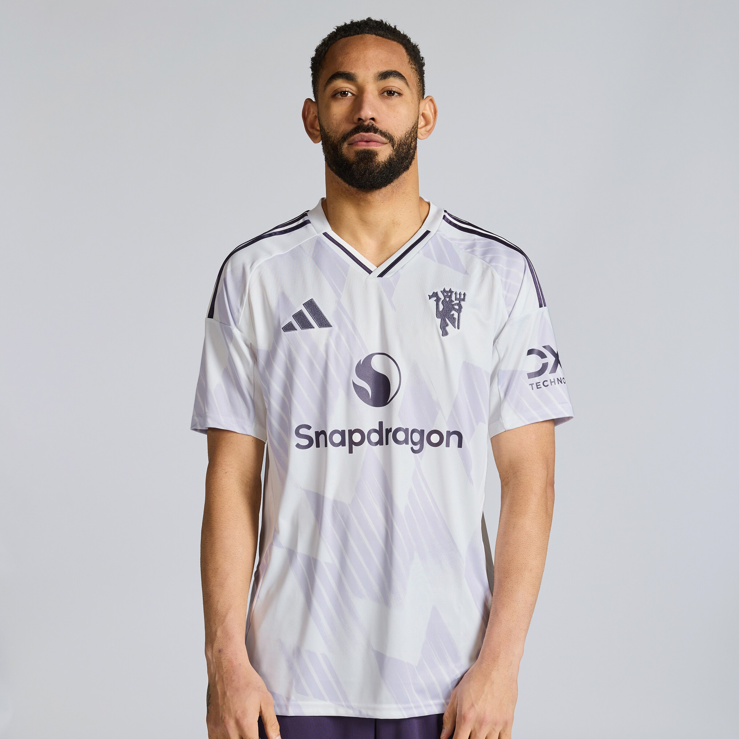 Manchester United 25/26 Away Jersey with Cunha 10 Club Printing White Detail [2-5]