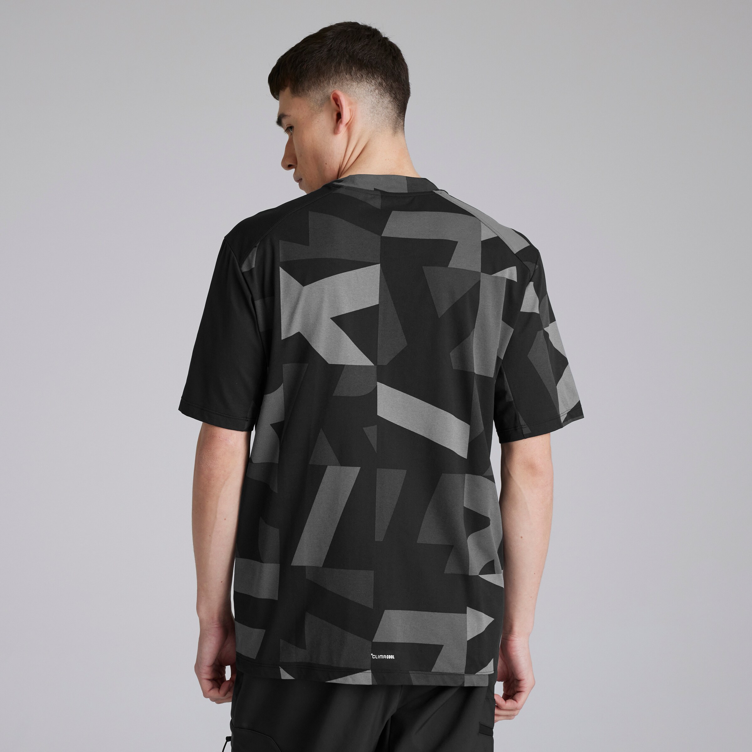 Manchester United x adidas Terrex CLIMACOOL All Over Print T-Shirt Black Black Detail [2-5]