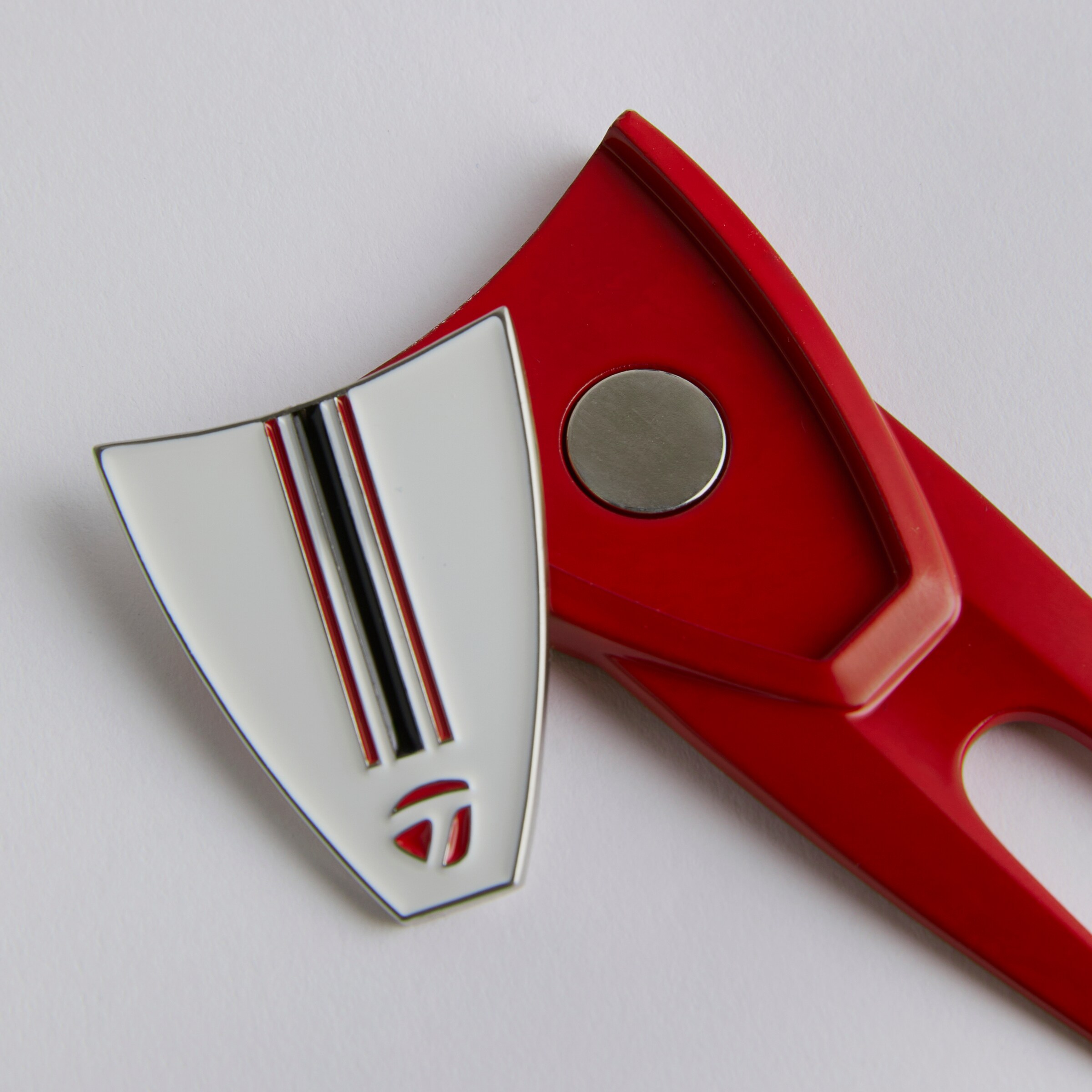 Manchester United X TaylorMade Divot Tool White White Detail [4-5]