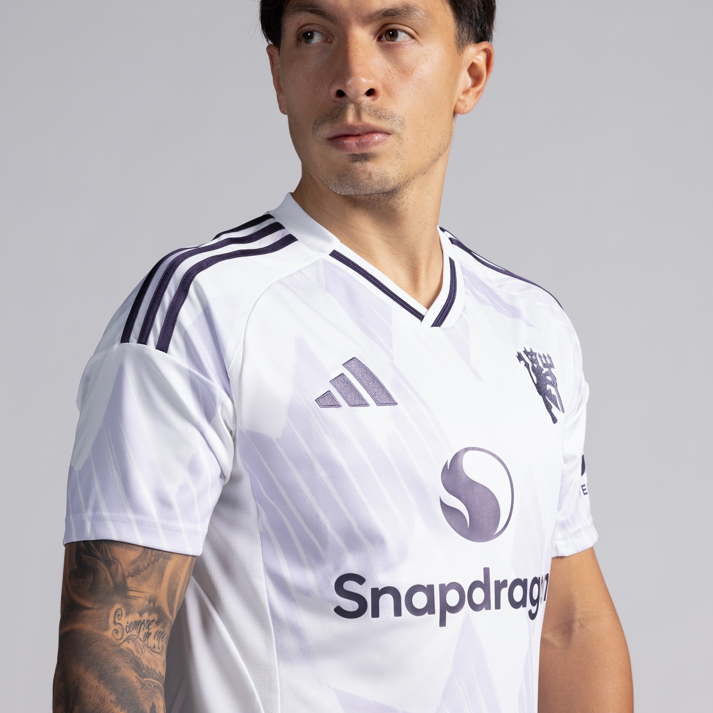 Manchester United 25/26 Home Jersey with Martinez 6 EPL Printing & Badge Blanc Détail [4-5]