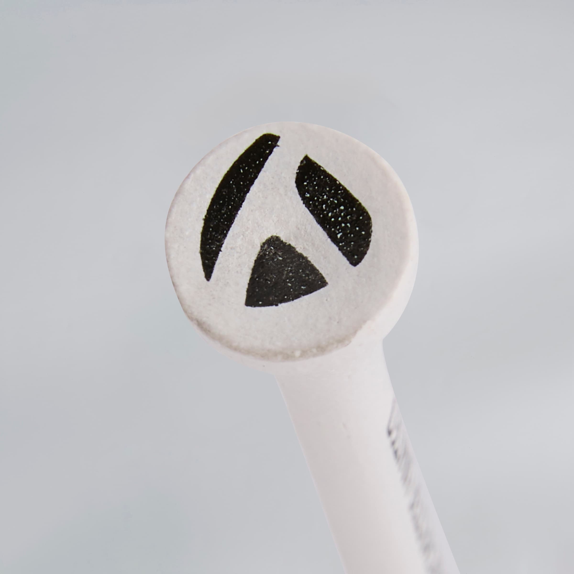 Manchester United X TaylorMade Bag of 20 Golf Tees White White Detail [3-4]