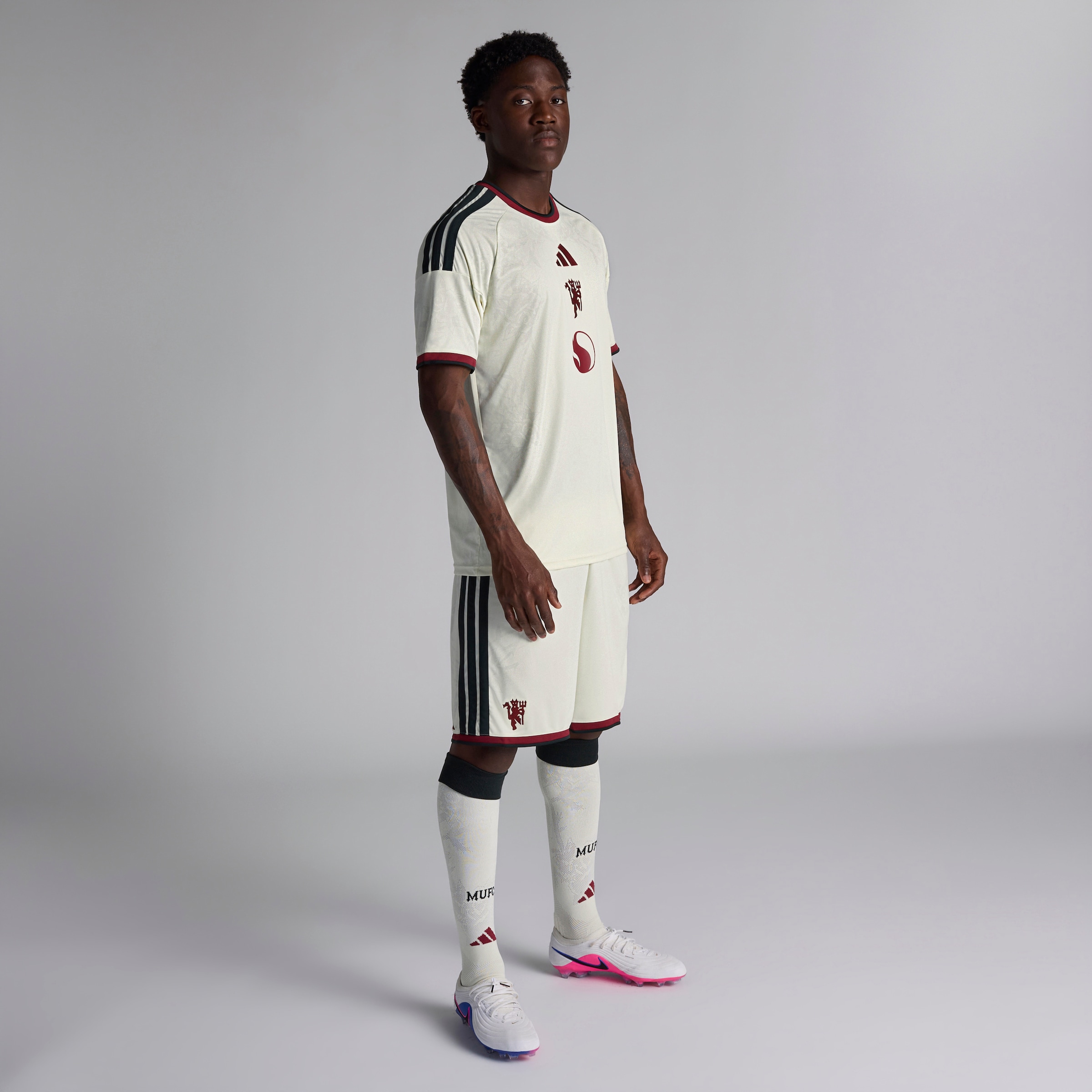 Manchester United 26/27 Third Jersey with Mainoo 37 UCL Printing & Badge Beige Detail [3-4]