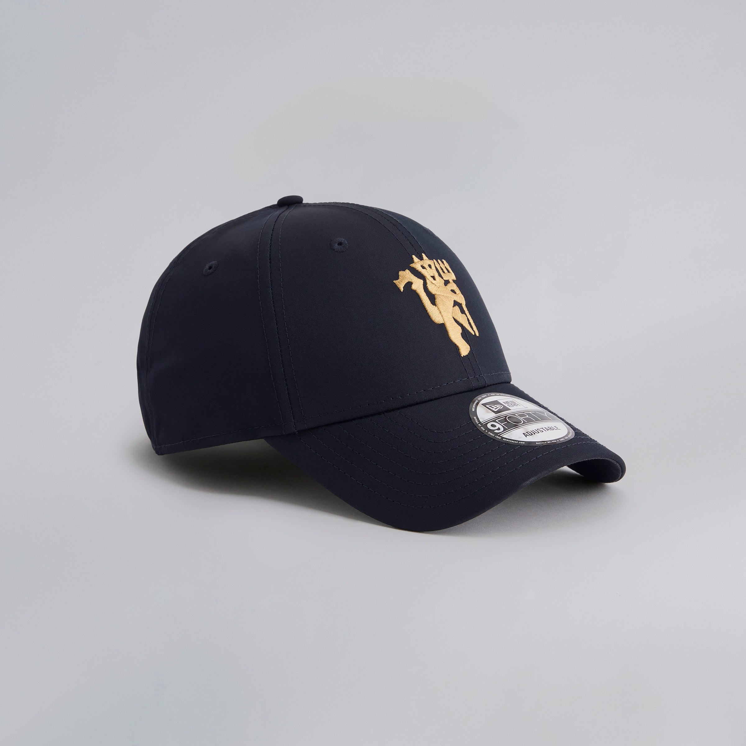 Manchester United x New Era 9Forty Gold Devil Cap Navy Navy blue Detail [3-5]