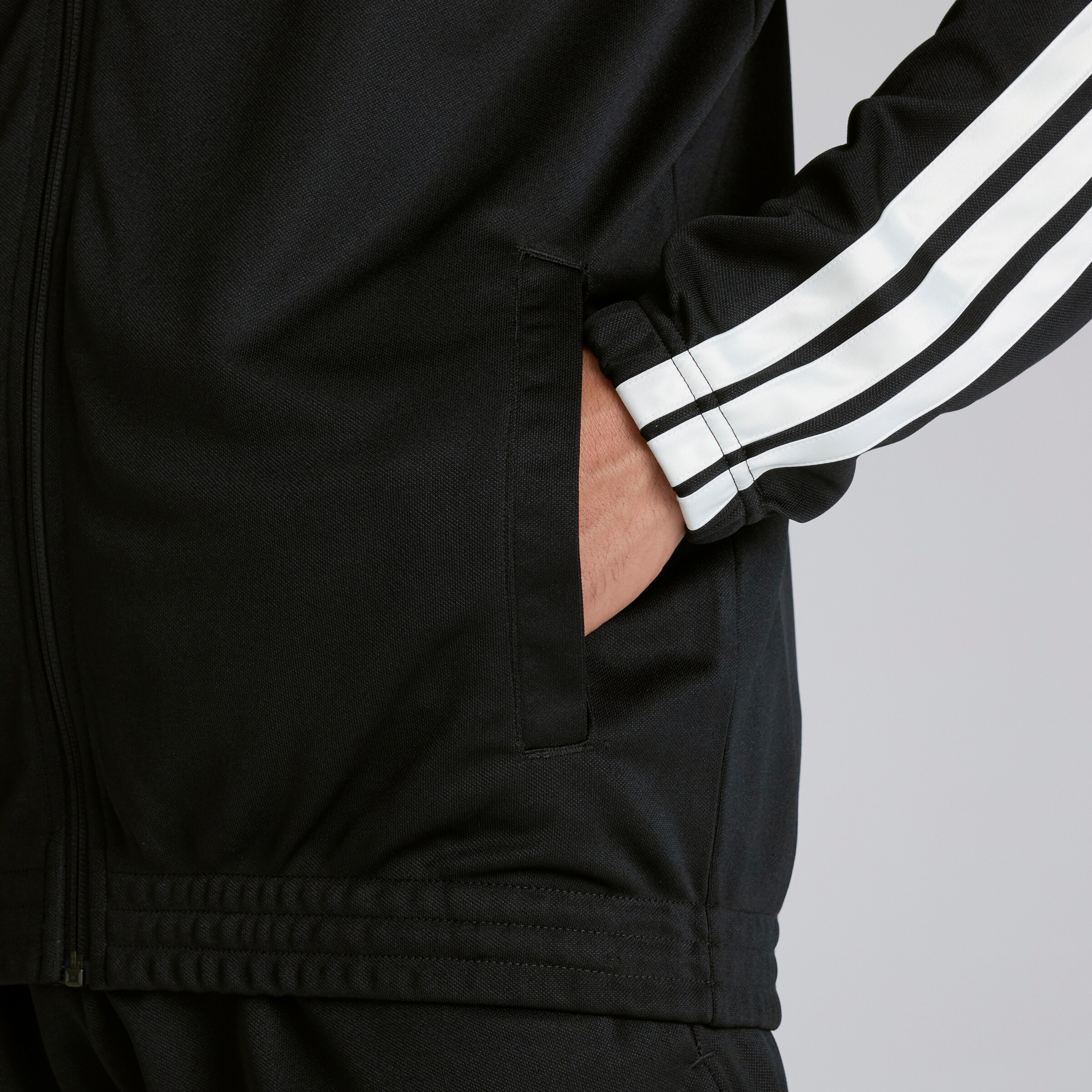 Manchester United x adidas 3-Stripes Tracksuit Black Noir Détail [5-6]