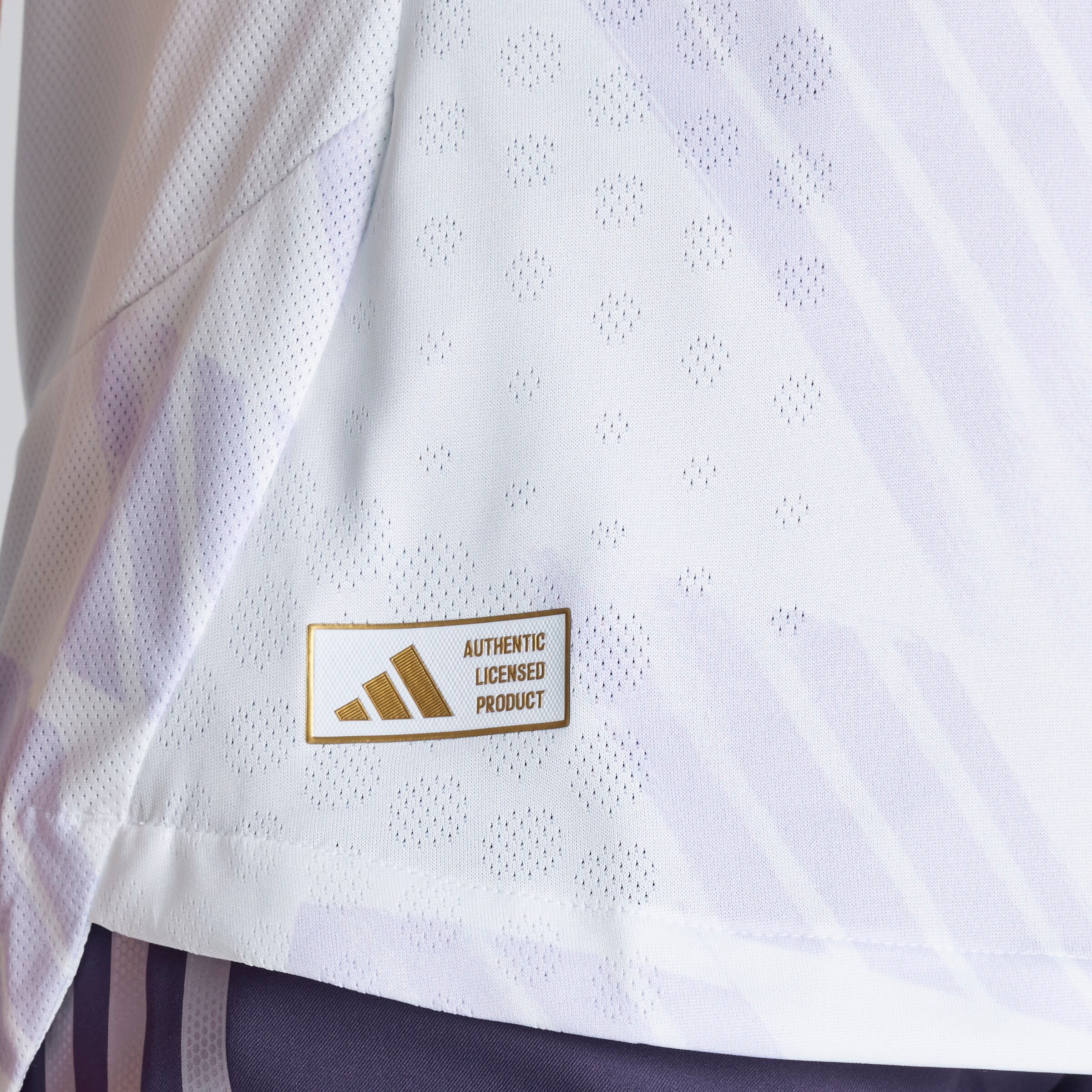 Manchester United Womens 25/26 Away Authentic Jersey White Detail [4-6]