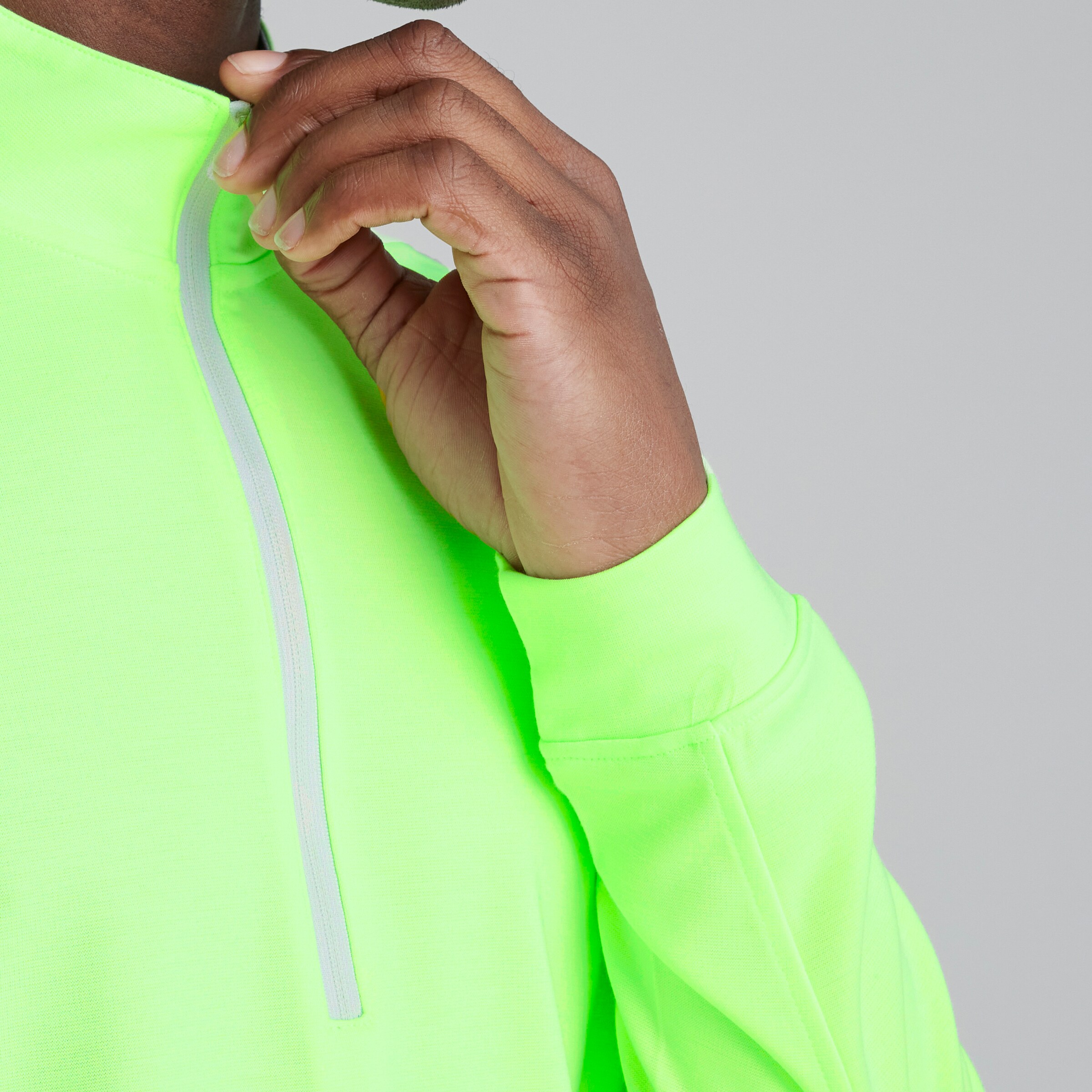 Manchester United x adidas Golf Elevated 1/4 Zip Sweatshirt Grey Green Detail [4-5]