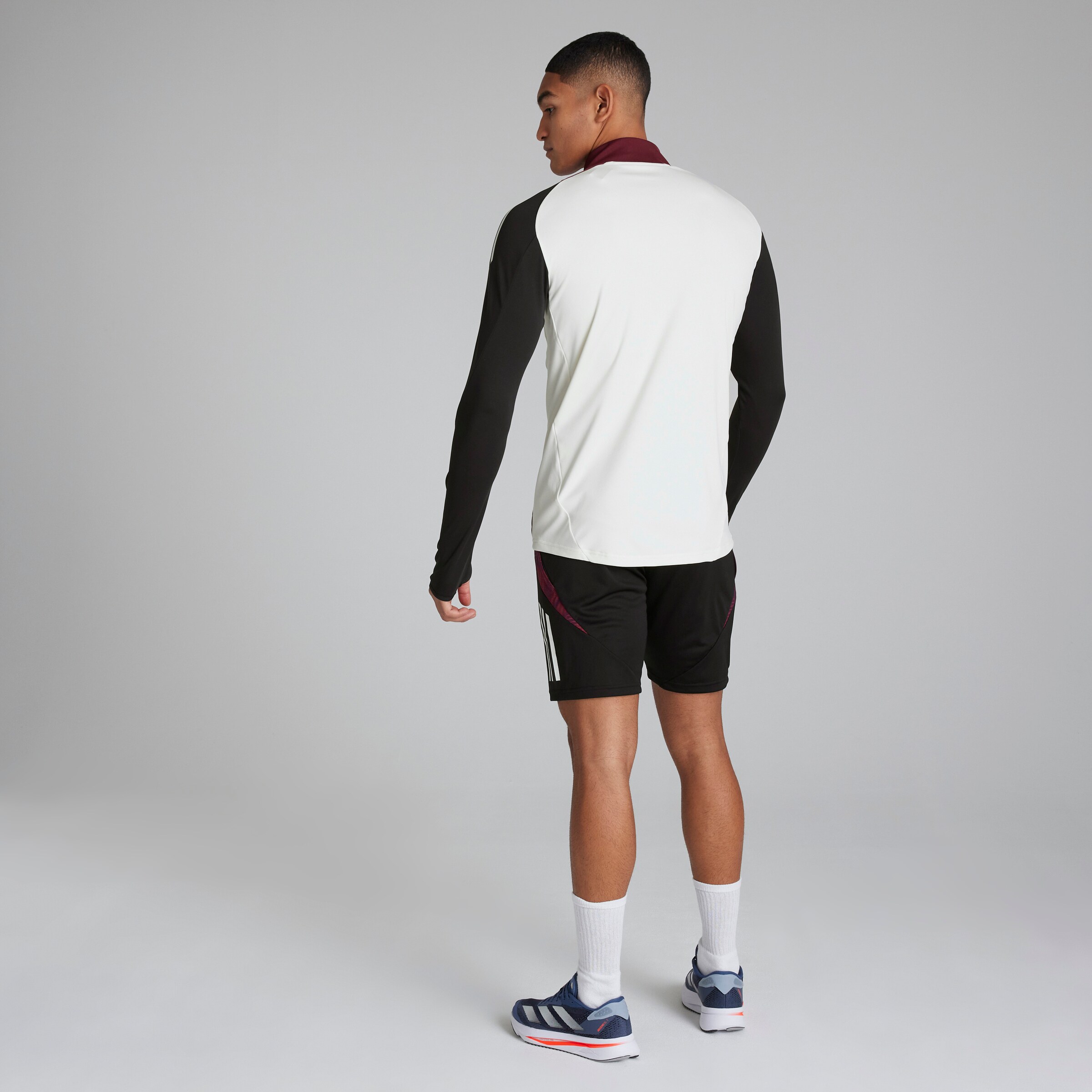 Manchester United Mens Training Tiro 24 Shorts Black Noir Détail [2-5]