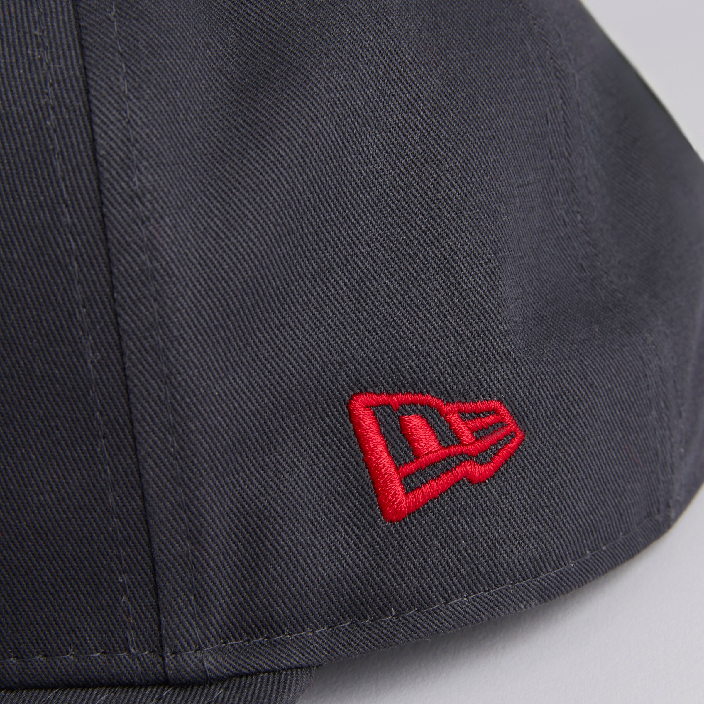 Manchester United x New Era Chain Stitch 9Fifty Cap Black Black Detail [4-4]